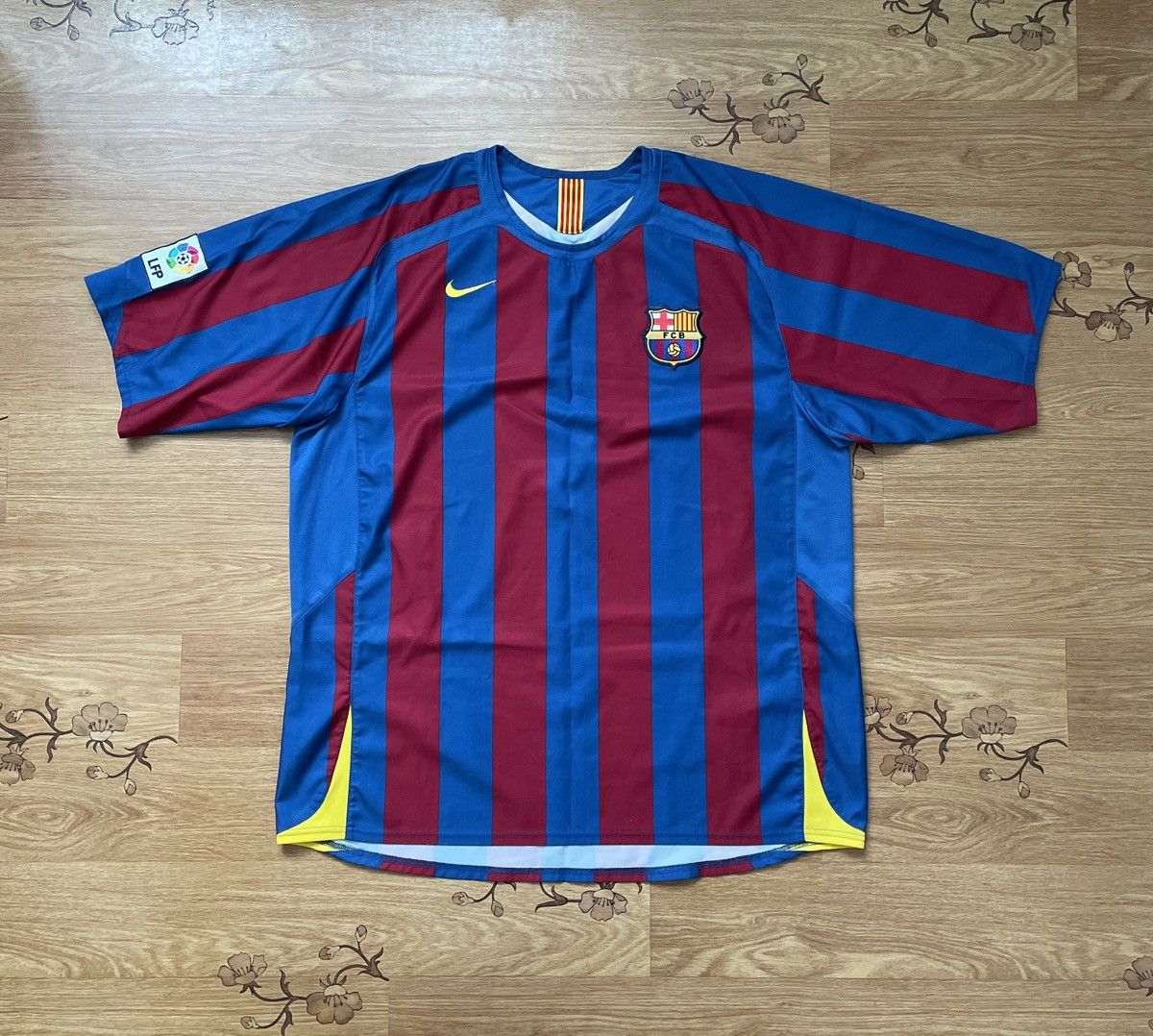 image of F C Barcelona x Nike Barcelona 2005 2006 Home Football Shirt Soccer Jersey Nike in Blue Red (Size 2