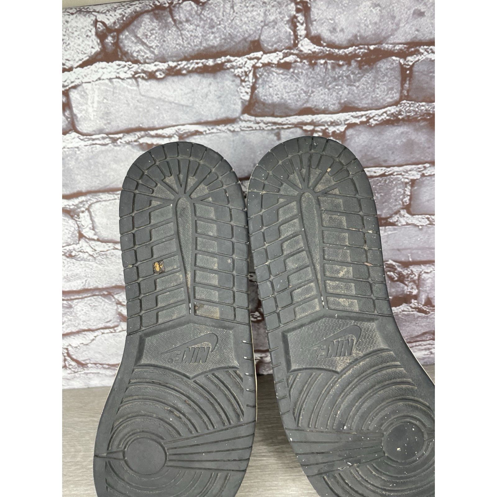 Jordan Brand Air Jordan 1 SE Mid Wear Away Taxi Basketball Shoes Men 13M Size US 13 / EU 46 - 9 Thumbnail