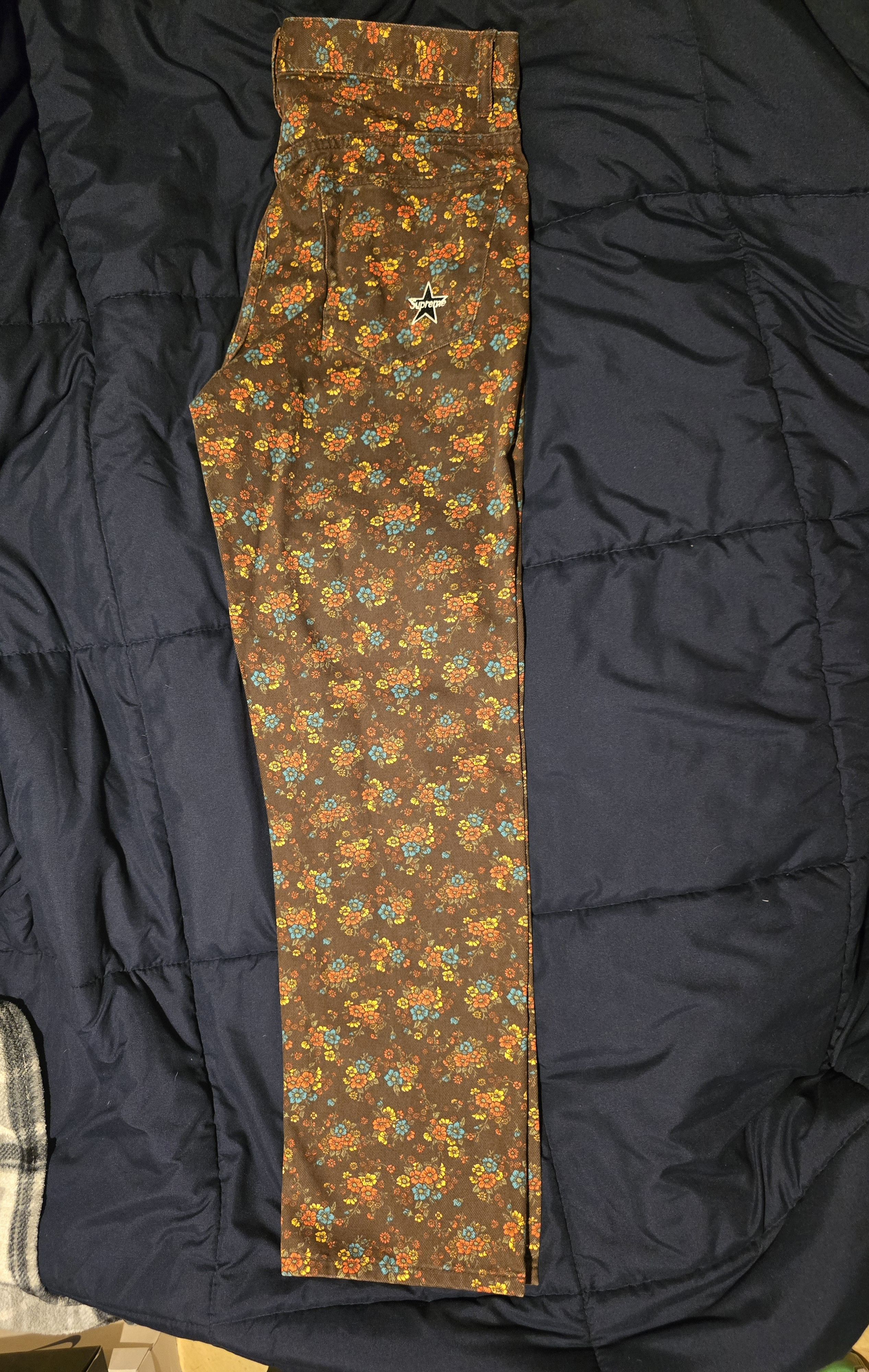 Supreme Supreme Regular Jean 'Flowers' (SS22). Size US 34 / EU 50 - 3 Thumbnail