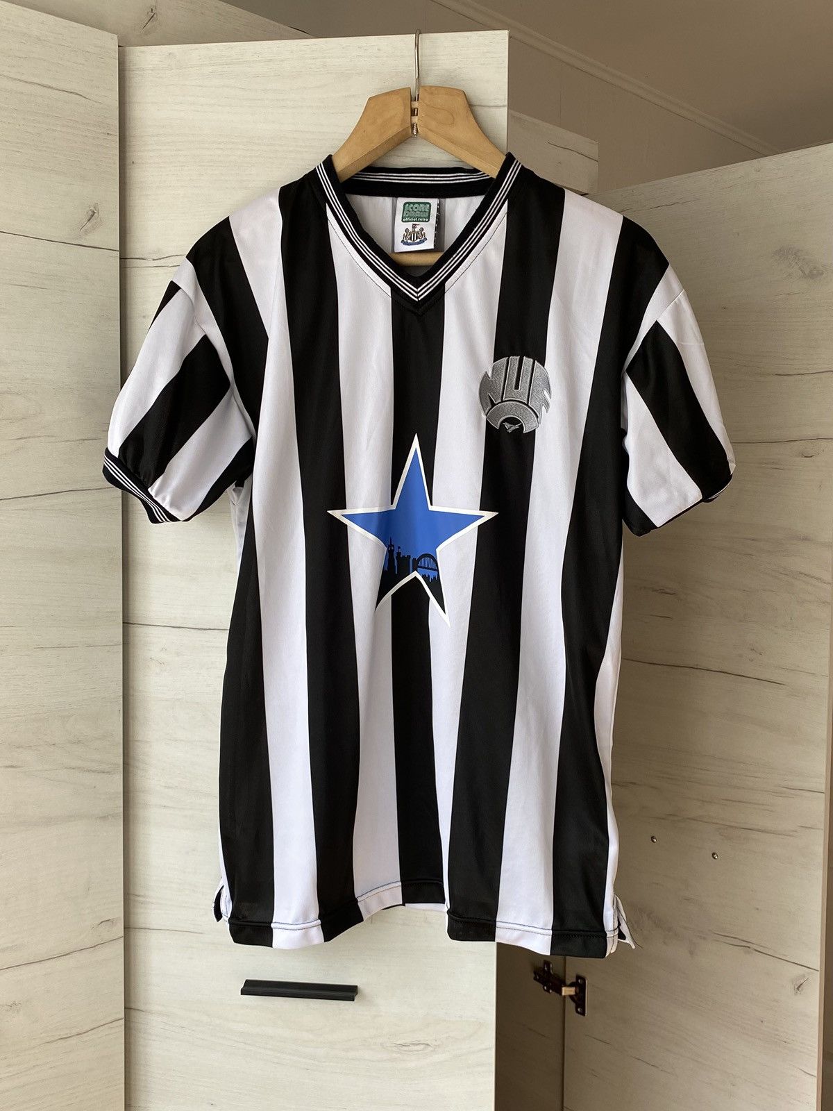 The Unbranded Brand Newcastle United Vintage Home Jersey Black White Stripes Size US M / EU 48-50 / 2 - 1 Thumbnail