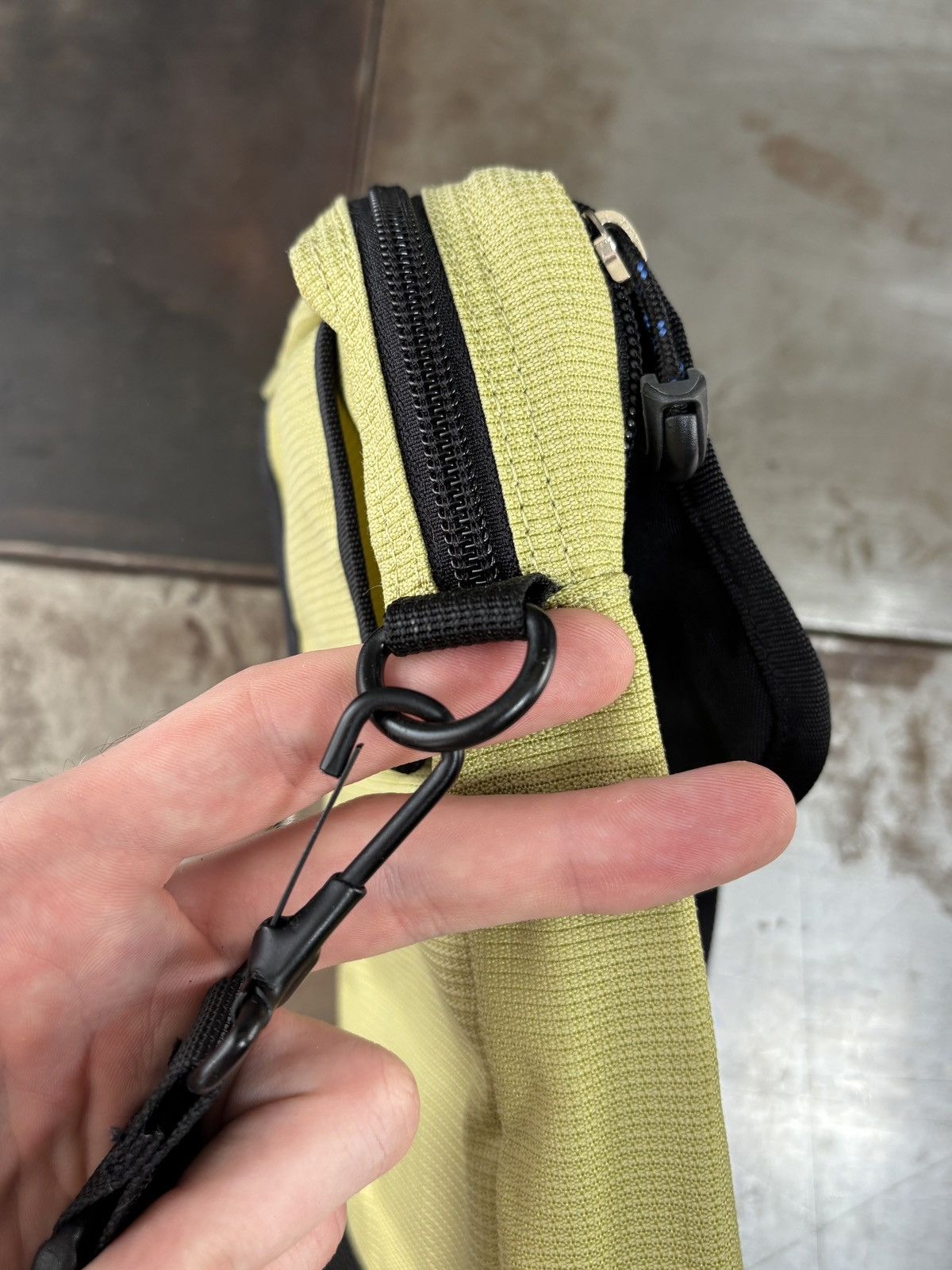 Mountain Equipment Company Vintage MEC Crossbody Bag 2000s Sling Fanny Co-op Mini Pack Size ONE SIZE - 9 Thumbnail