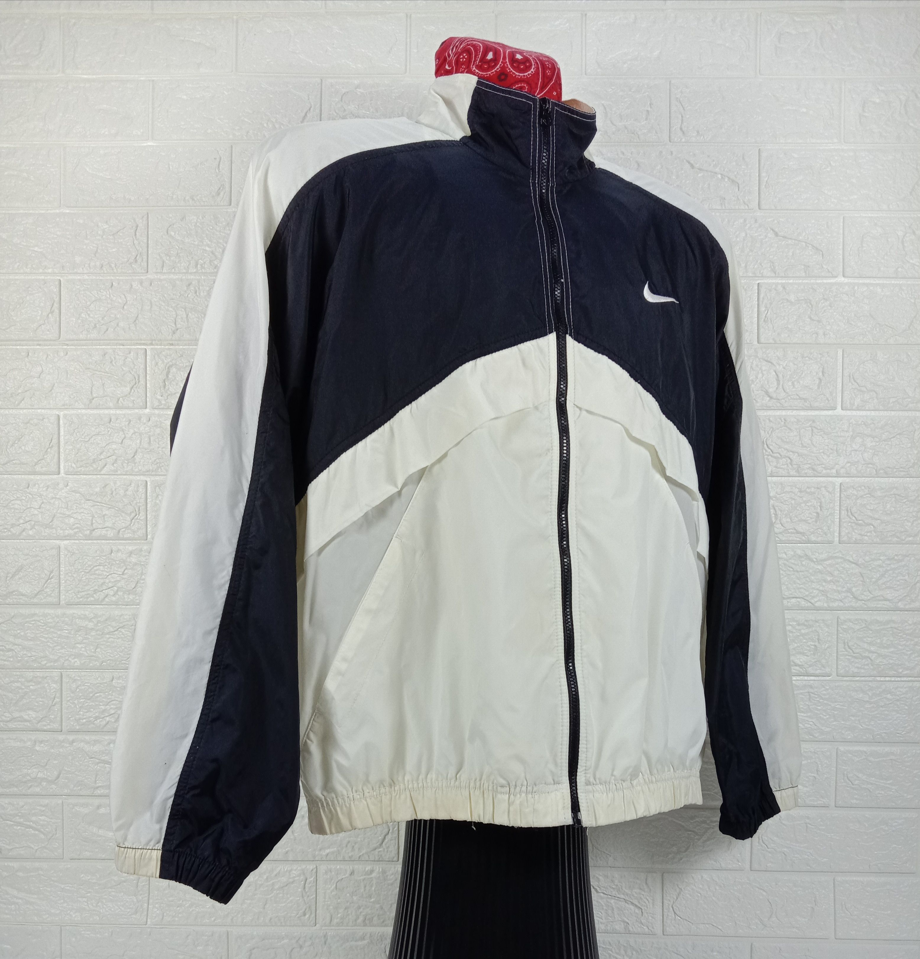 Nike Vintage Nike Big Swoosh Windbreaker Size US L / EU 52-54 / 3 - 3 Thumbnail