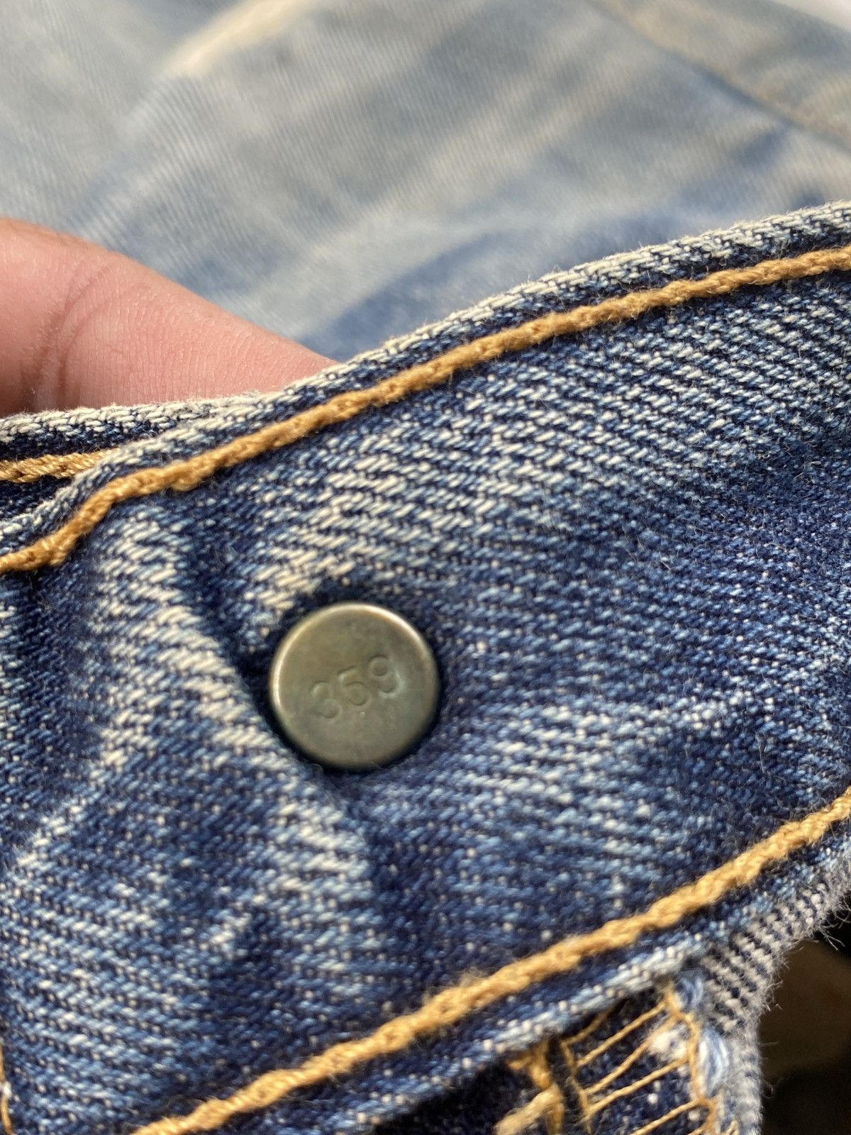 Levi's 🔥BINDING NOW🔥Vintage Levi’s 501 Distressed Jeans Button-fly Size US 30 / EU 46 - 18 Thumbnail