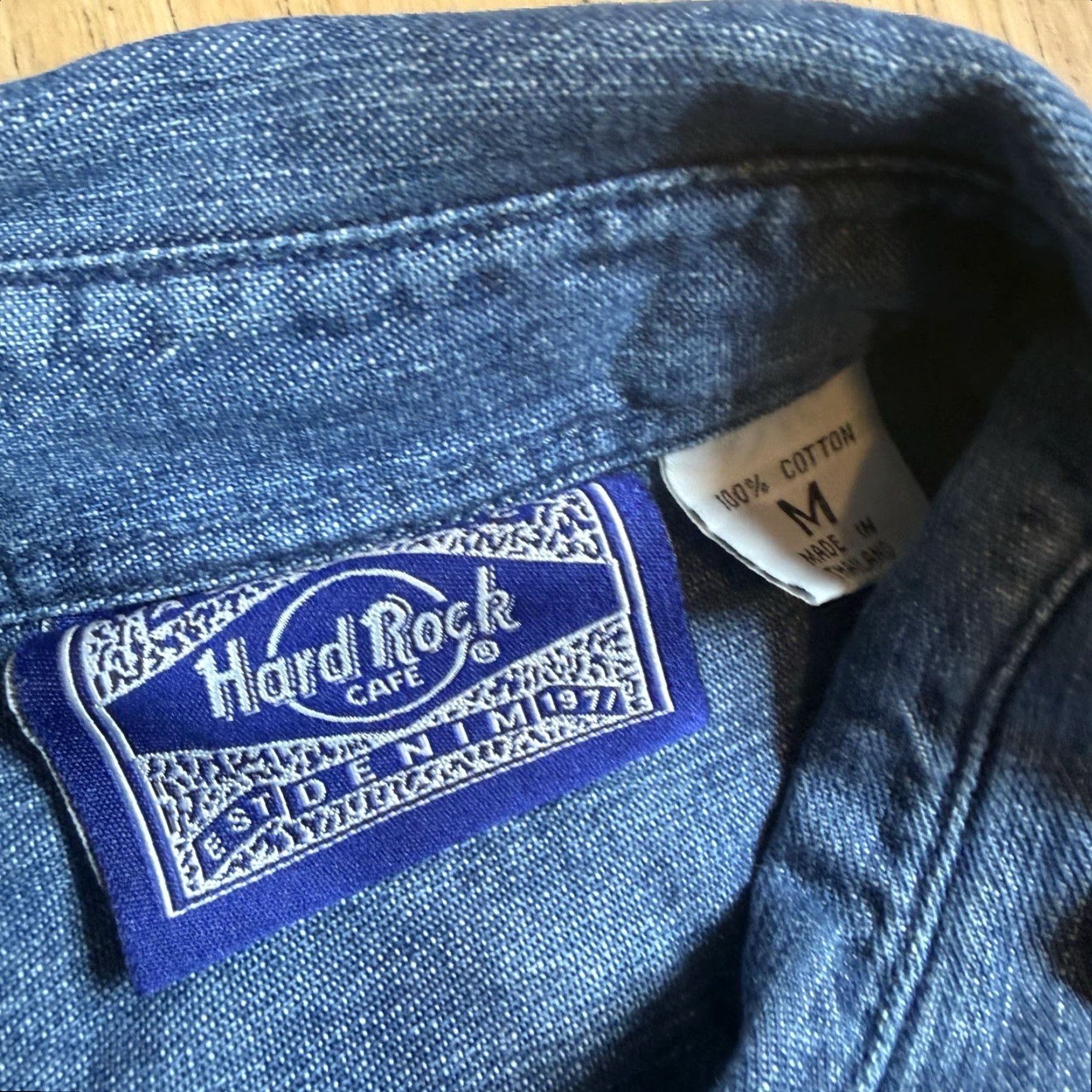 Hard Rock Cafe VTG Hard Rock Cafe Denim Button-Up Shirt Honolulu Hawaii Mens Medium Blue Long Sleeve Button-Up Shirt M Mens Regular Sleeves Denim Shirt Size US M / EU 48-50 / 2 - 3 Thumbnail