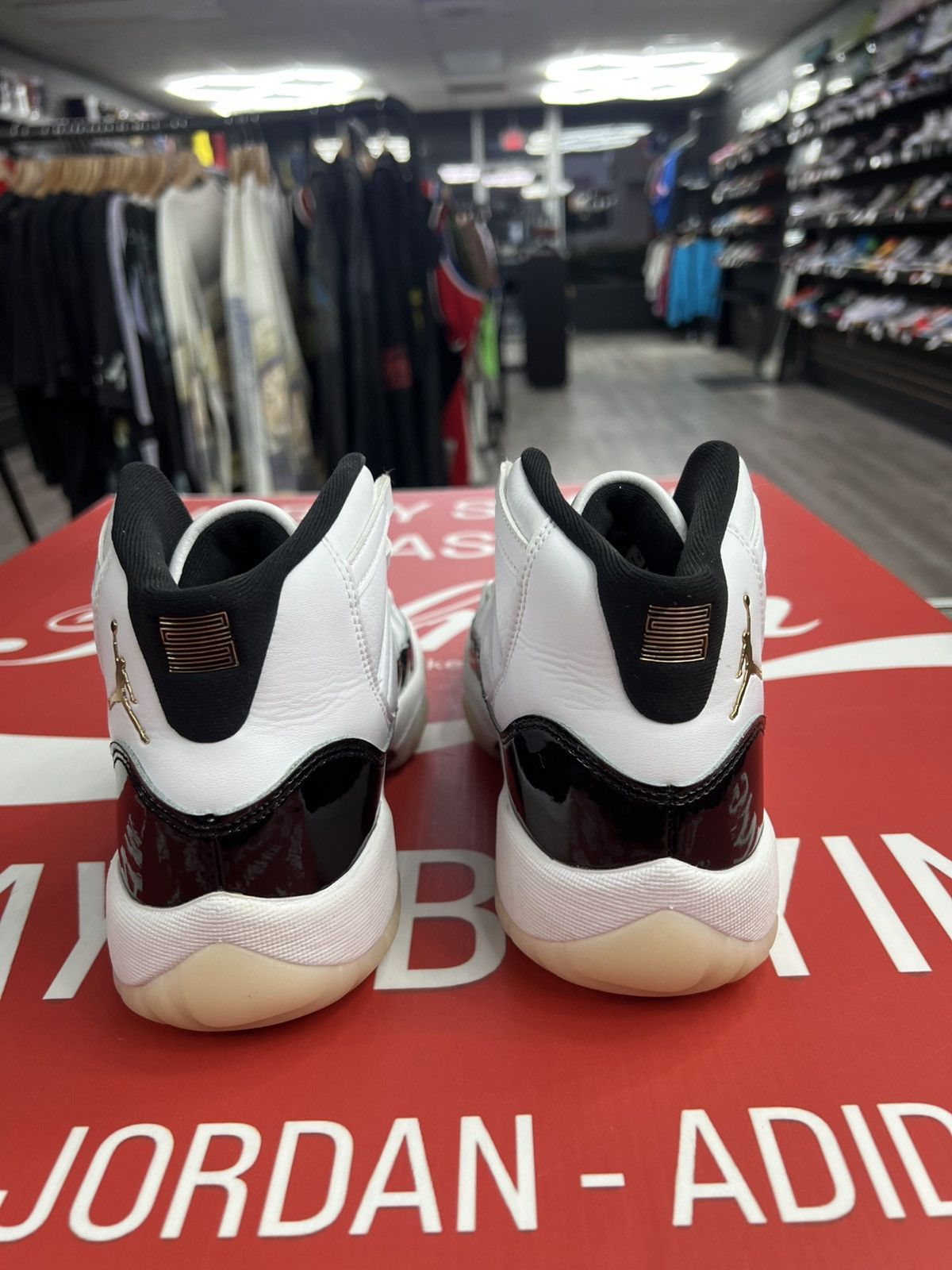 Jordan Brand Air Jordan 11 Gratitude Size 7Y Size US 7 / EU 40 - 5 Thumbnail