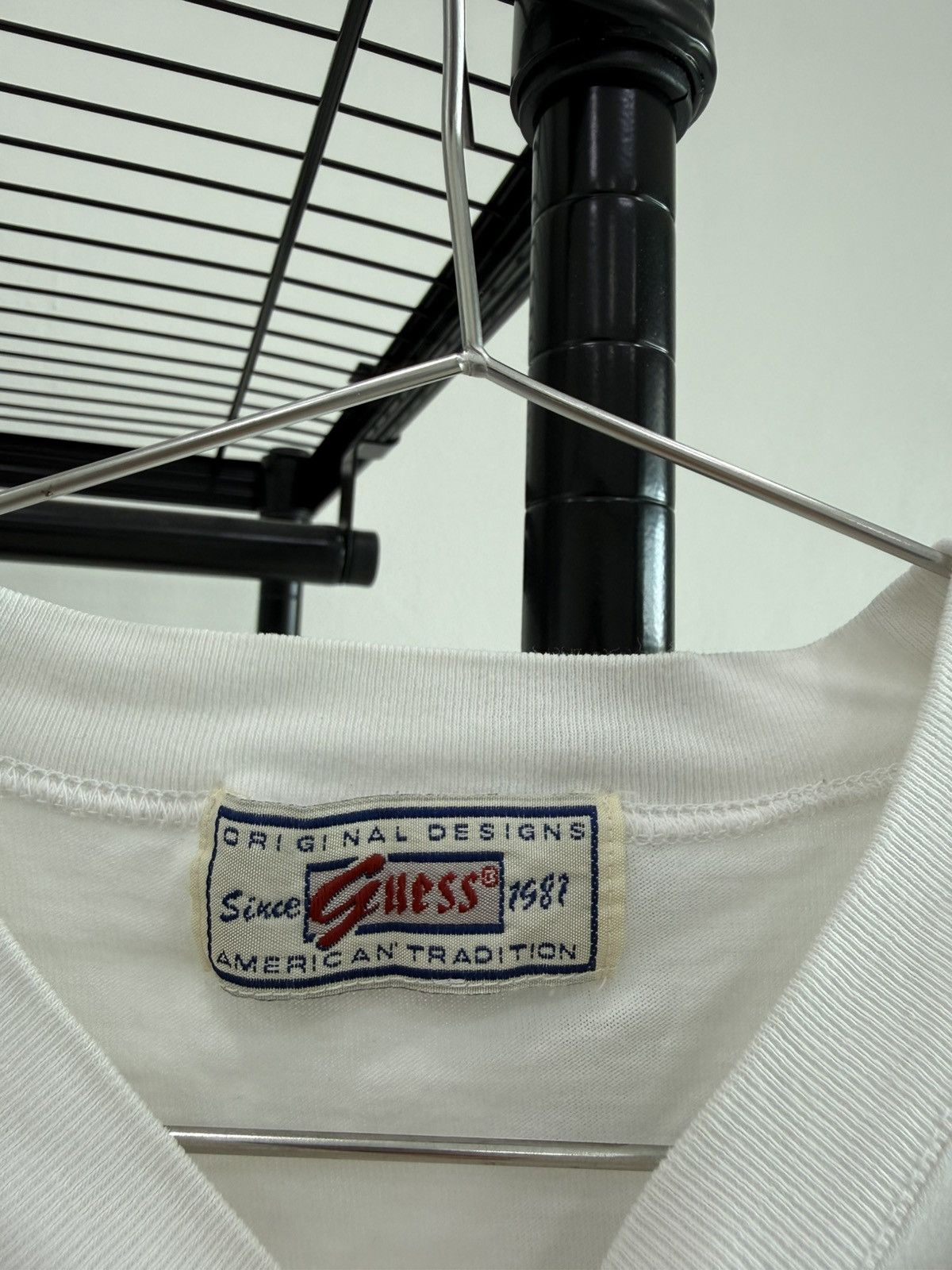 Guess RARE Vintage Guess Parfum Photo T-Shirt Size XS / US 0-2 / IT 36-38 - 6 Thumbnail