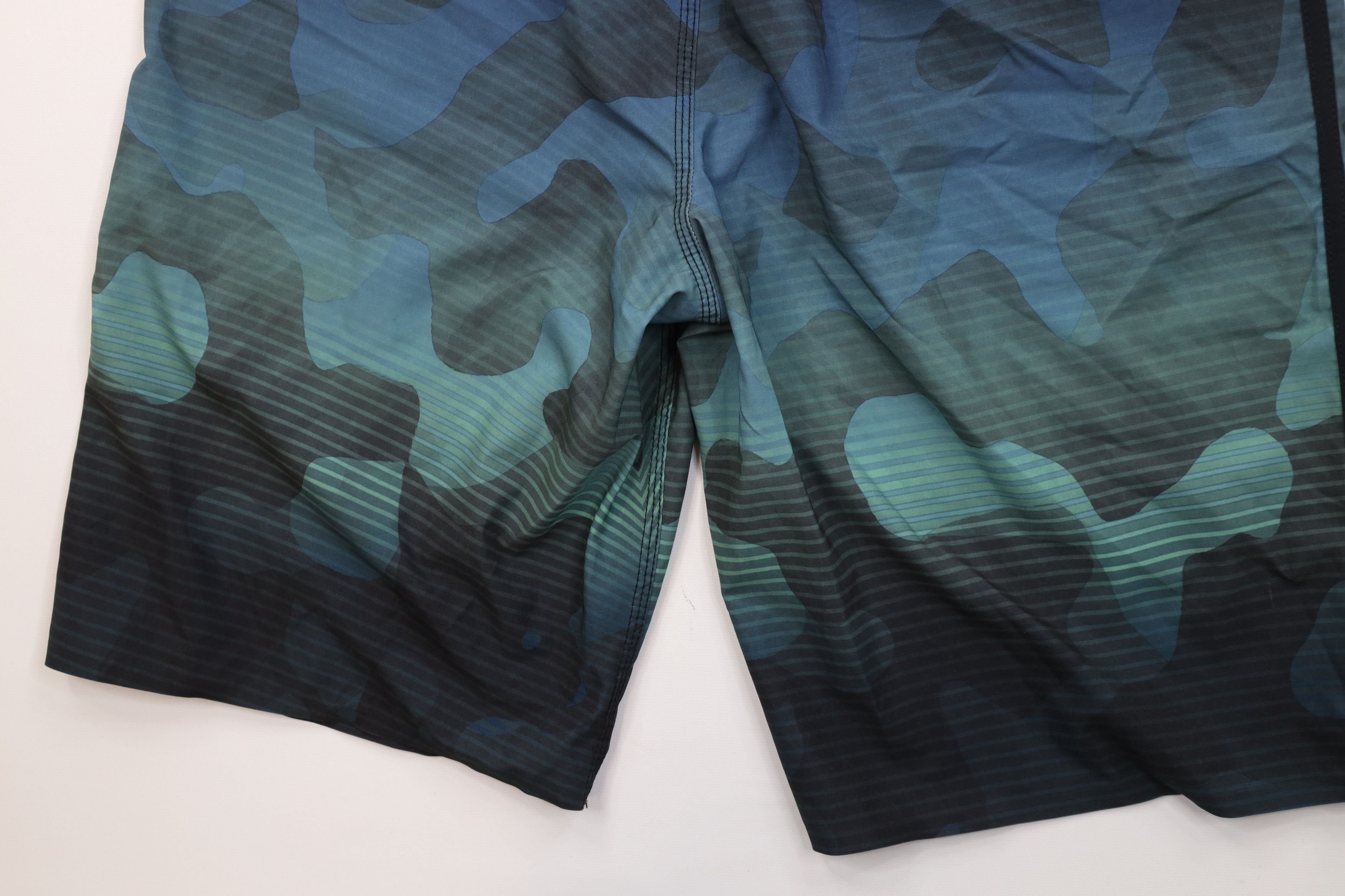 Oakley Vintage Y2K Oakley Camouflage Board Shorts Swim Trunks Size US 33 - 10 Thumbnail