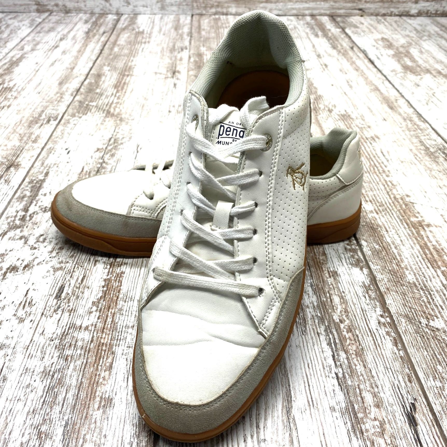 Vintage Munsingwear The Original Penguin Men’s Sneakers 10 White Canvas Casual Comfort Lace Up White EUC Sneakers Mens Size US 10 / EU 43 - 2 Thumbnail