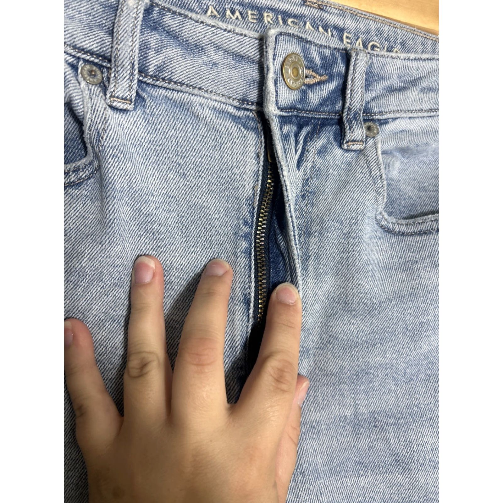 American Eagle Outfitters VINTAGE American Eagle mom straight jean Size 2 Light Wash 26x28 Size 42" / US 20 - 7 Thumbnail