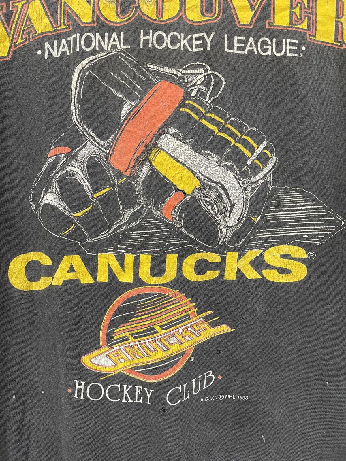 NHL Vintage 90's Distressed Vancouver Canucks Very Rare🔥🔥🔥 Size US XL / EU 56 / 4 - 4 Thumbnail