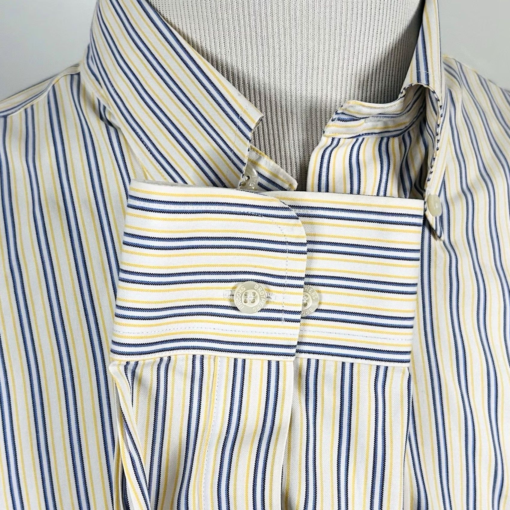 Brooks Brothers Brooks Brothers Large Regular Fit Non Iron Shirt Yellow Blue Striped Cotton Shirt Mens L Cold-Shoulder? Size US L / EU 52-54 / 3 - 4 Thumbnail