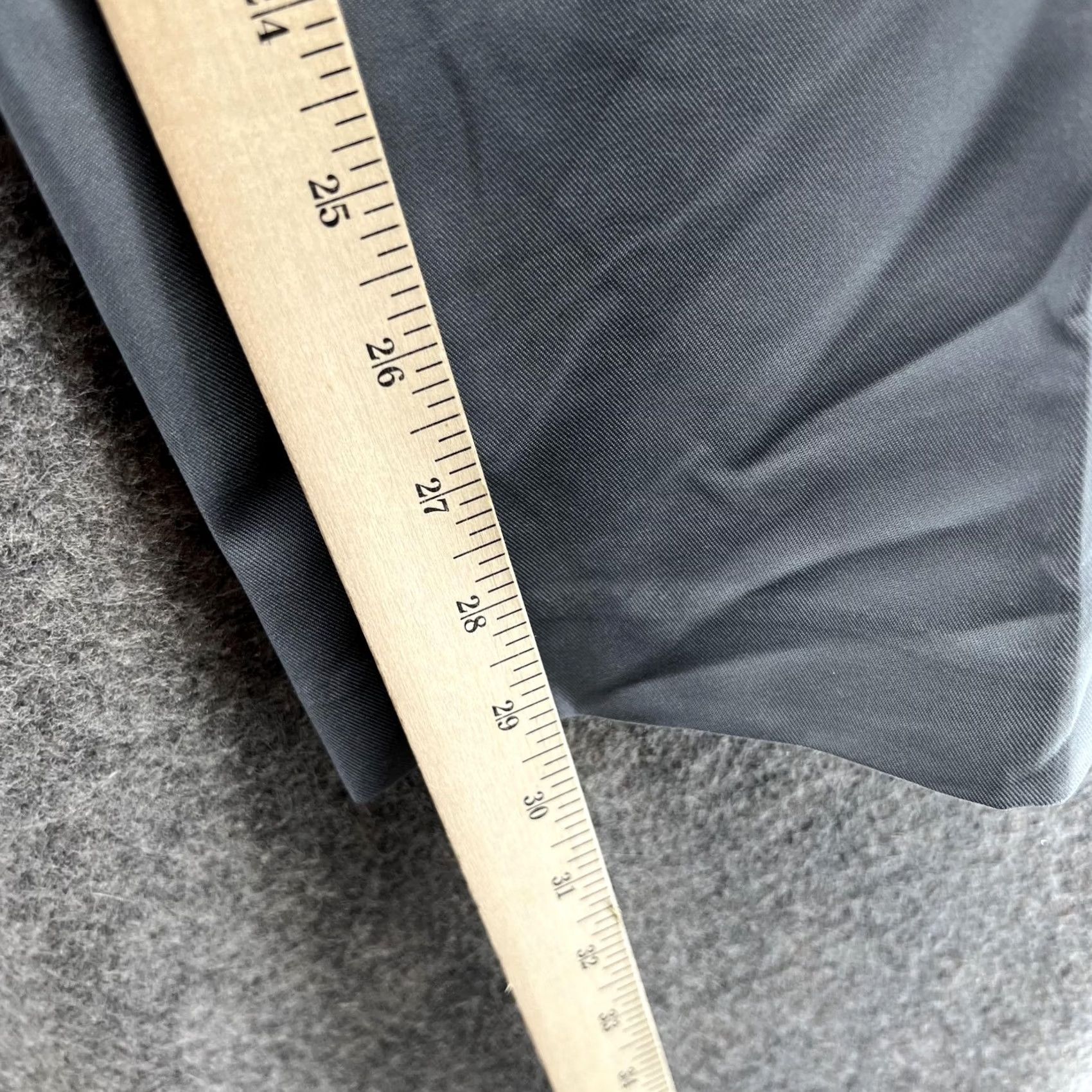 Izod Izod Pants Men 33x30 Gray Chino Pleated Regular Rise Vintage? No (keep as is) Size US 33 - 6 Thumbnail