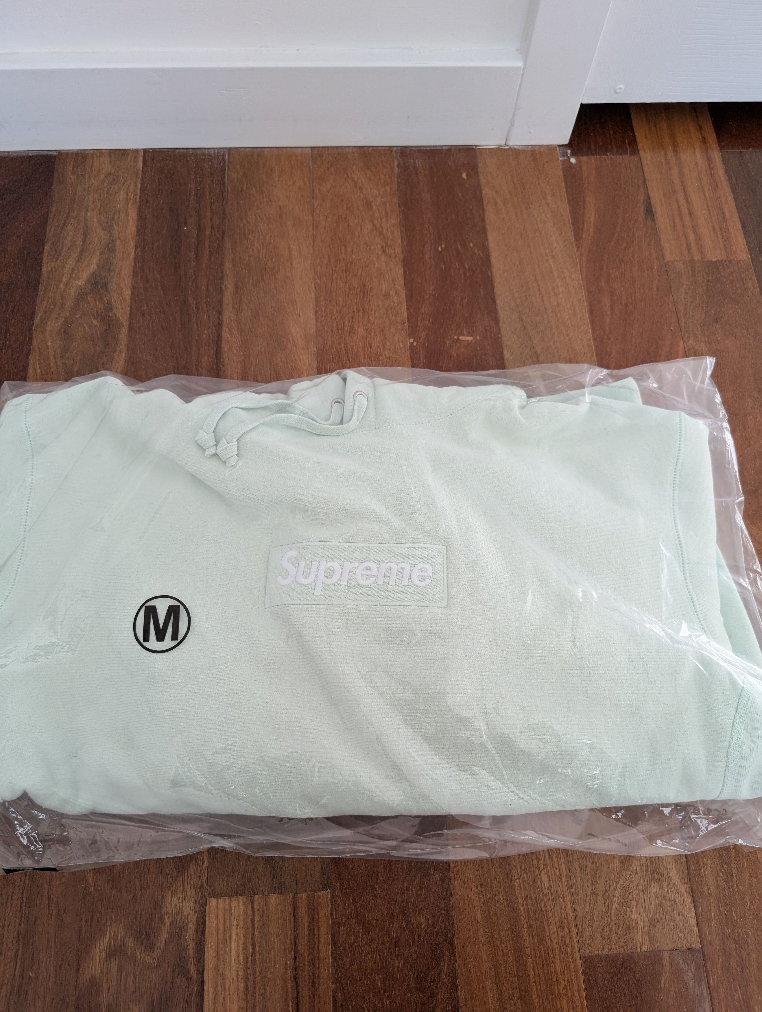 Supreme FW23 Mint box logo hoodie DSWT Medium Size US M / EU 48-50 / 2 - 1 Thumbnail