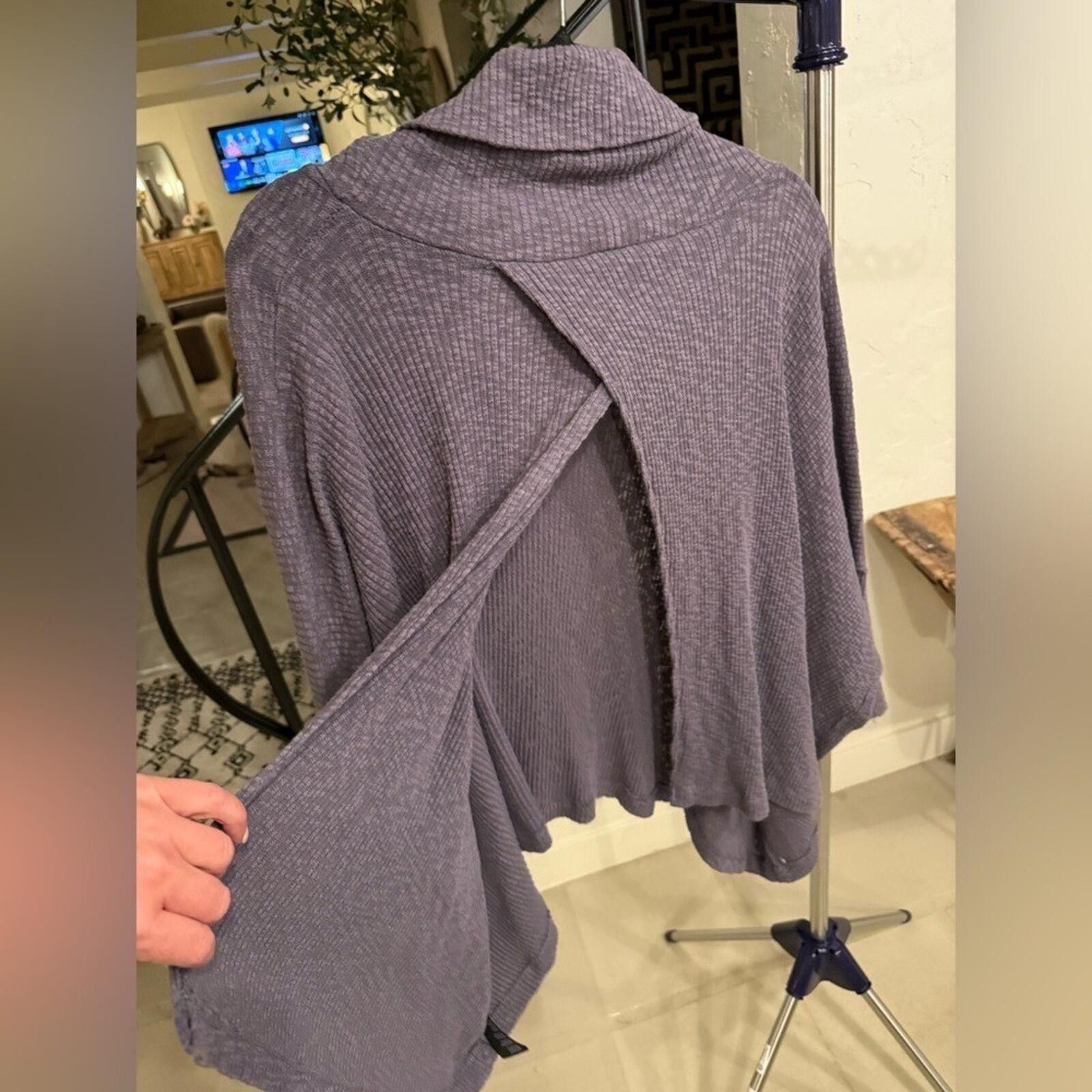 Free People Free People FP Beach World Traveler Open Back Cowl Neck M Size M / US 6-8 / IT 42-44 - 1 Thumbnail