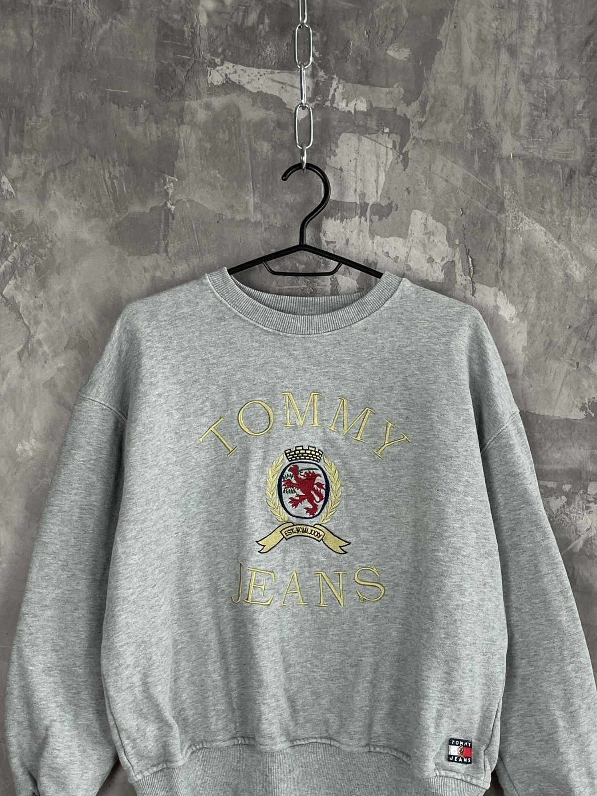 Tommy Hilfiger Tommy Jeans Big Embroidered Logo Baggy Sweatshirt Size S / US 4 / IT 40 - 2 Thumbnail