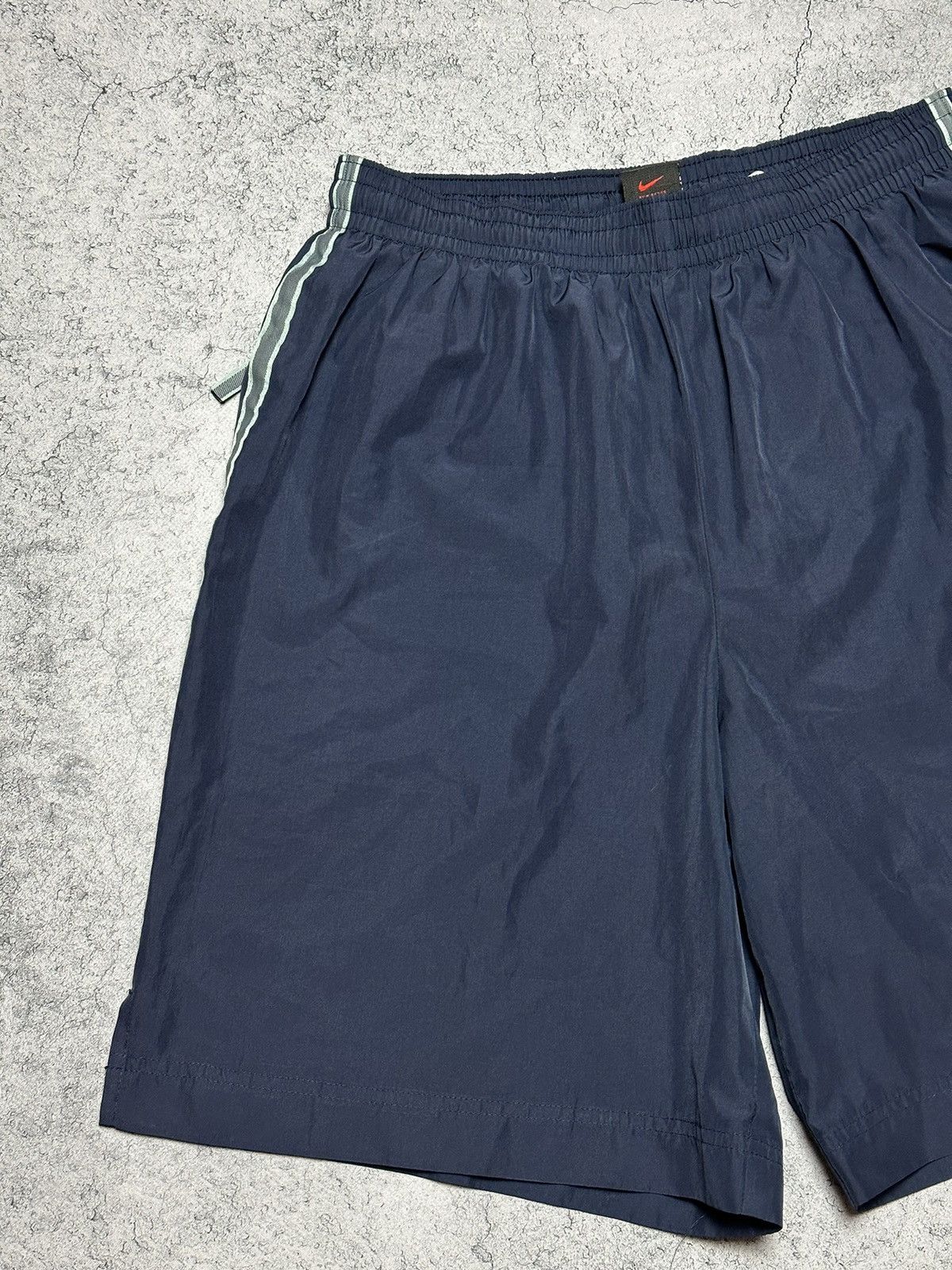 Vintage Vintage Nike Shorts Size S Y2K Size US 30 / EU 46 - 3 Thumbnail