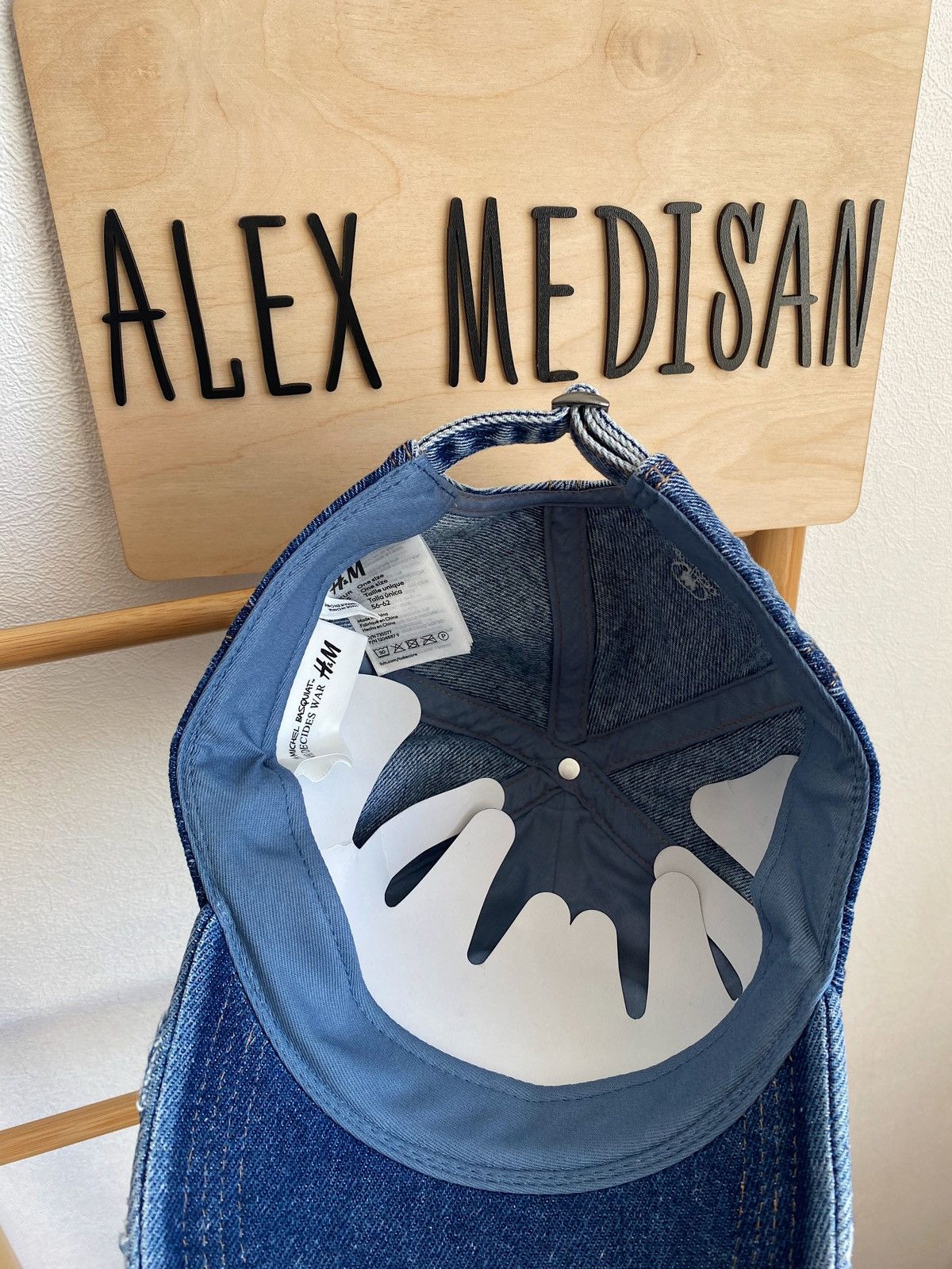 H&M × Jean-Michel Basquiat × Who Decides War WHO DECIDES WAR x BASQUIAT x H&M EMBROIDERED-MOTIF DENIM CAP Size ONE SIZE - 15 Thumbnail