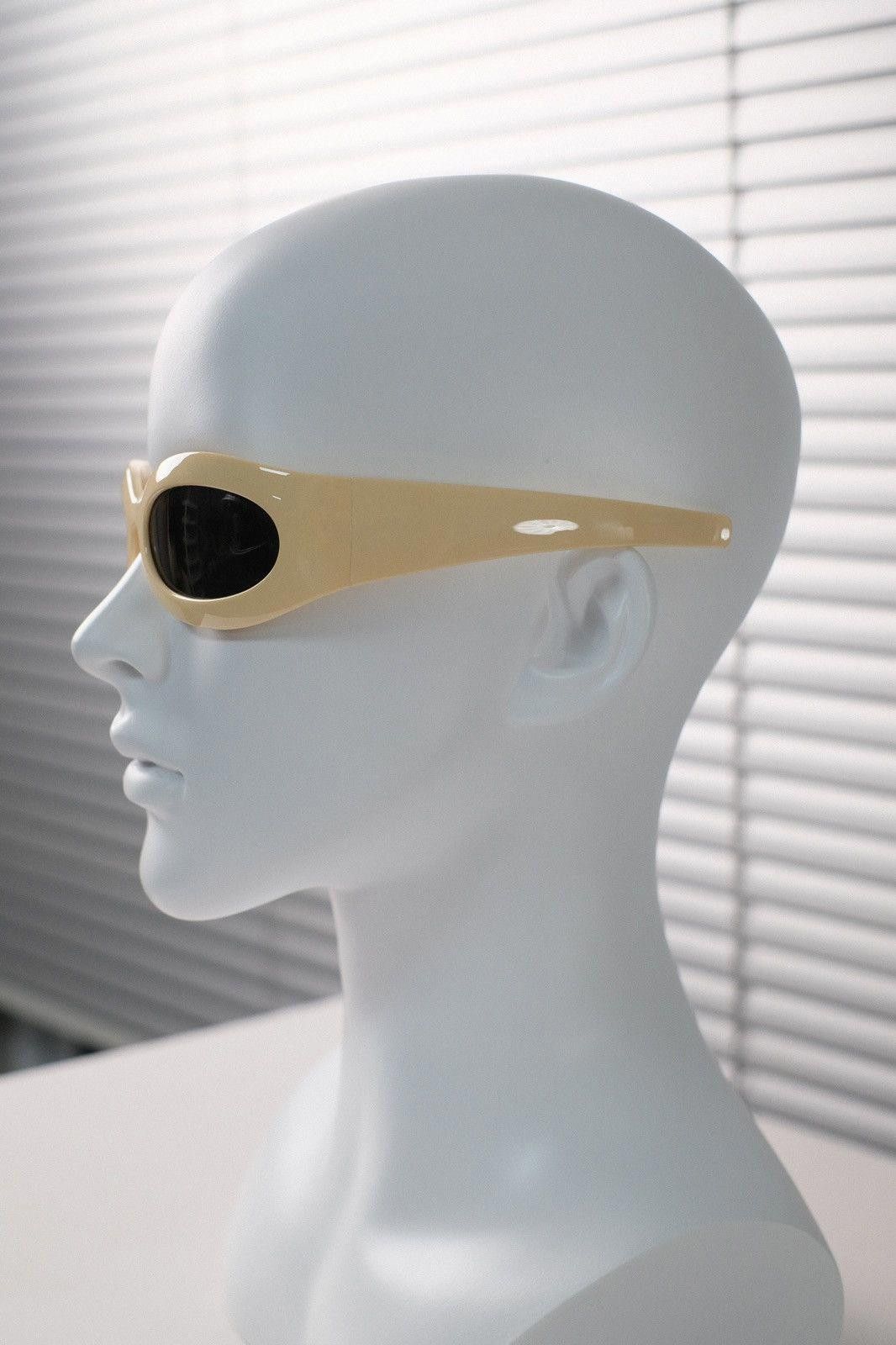 Hypebeast Vtg Y2K Avant Garde Sunglasses Yellow Unisex One Size Size ONE SIZE - 4 Thumbnail