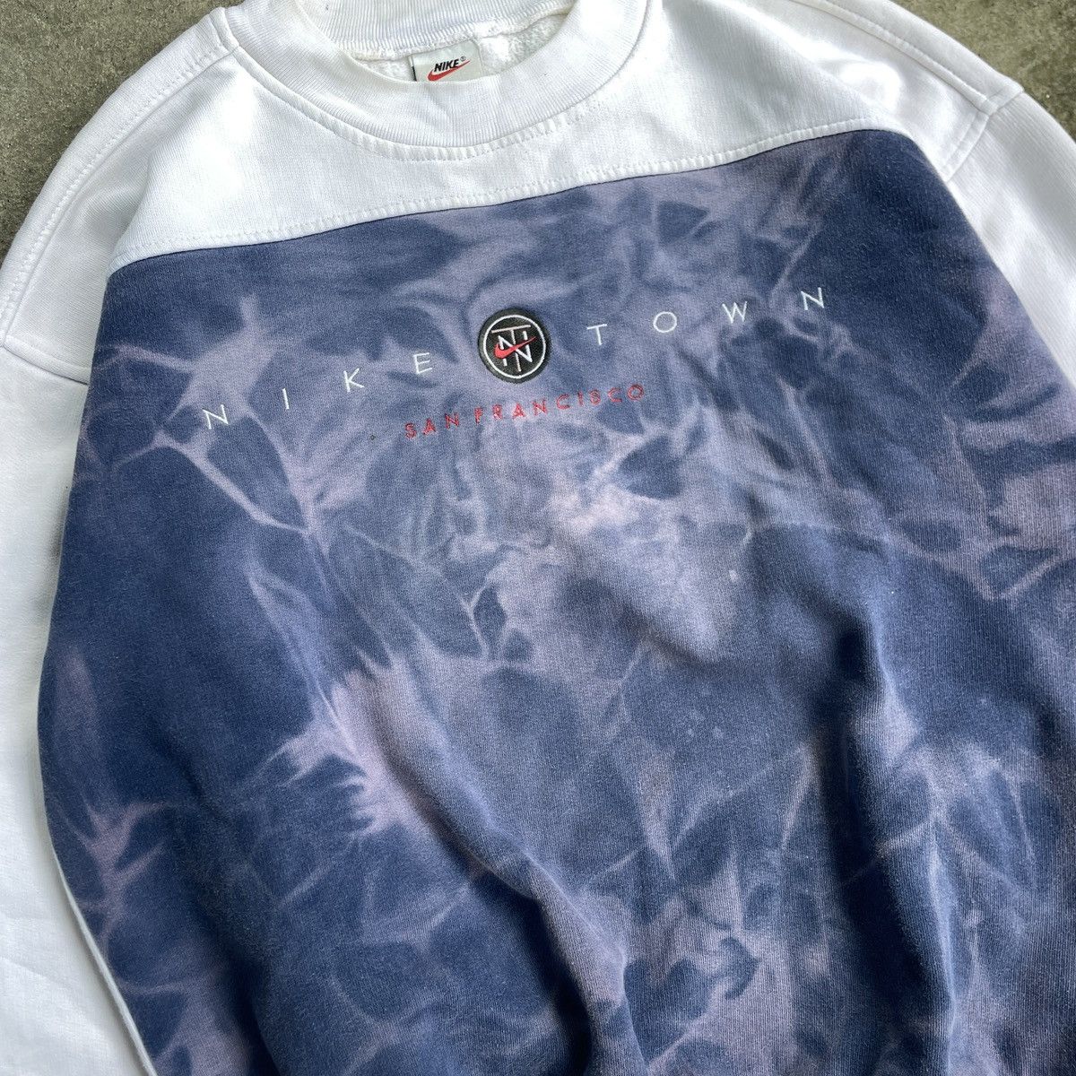 Nike Vintage 90s Nike Town San Francisco Size US M / EU 48-50 / 2 - 6 Thumbnail