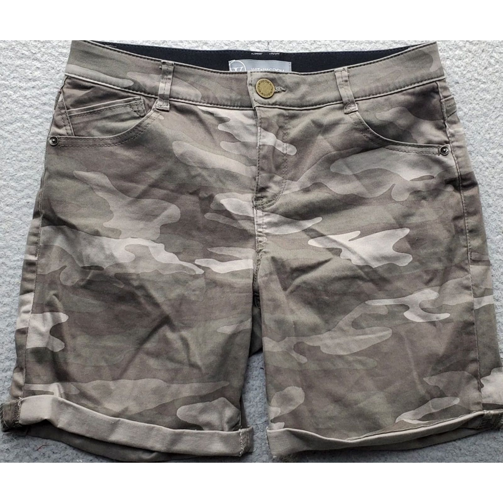 Vintage Wit & Wisdom Bermuda Shorts Womens Size 6 Multi Camouflage Denim 5-Pocket Design Size 28" / US 6 / IT 42 - 2 Thumbnail