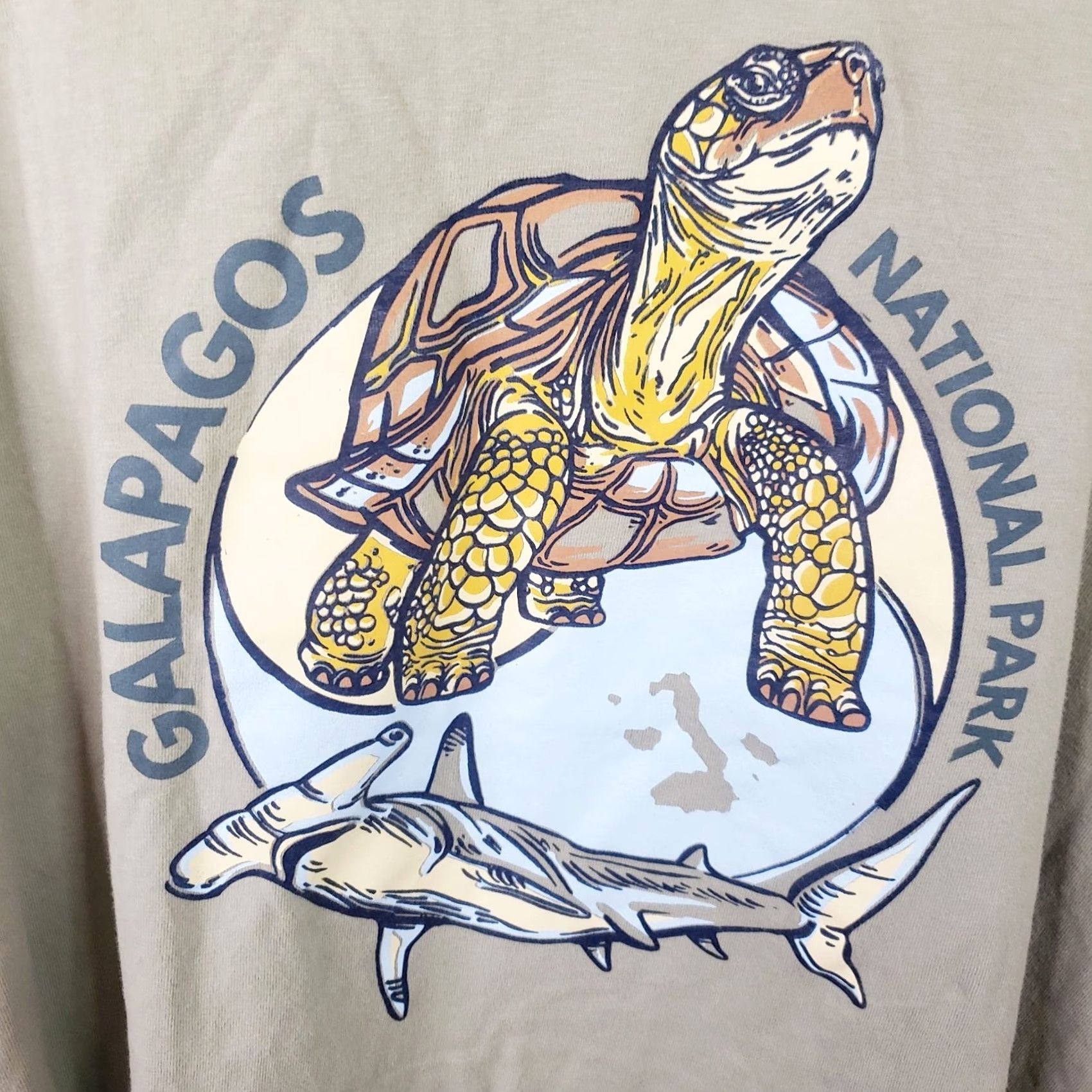 Vintage VINTAGE? Galapagos National Park Ecuador Men's XL Green T-Shirt Turtle Shark Logo Front Size US XL / EU 56 / 4 - 7 Thumbnail