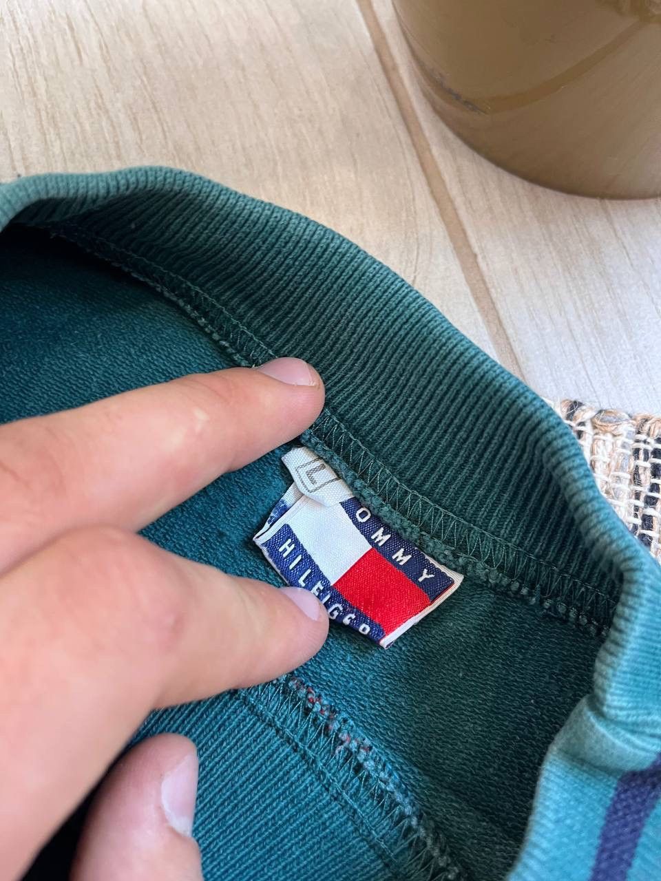 Tommy Hilfiger × Vintage Vintage Tommy Hilfiger style Tshirt faded green minimalistic Size US L / EU 52-54 / 3 - 11 Thumbnail