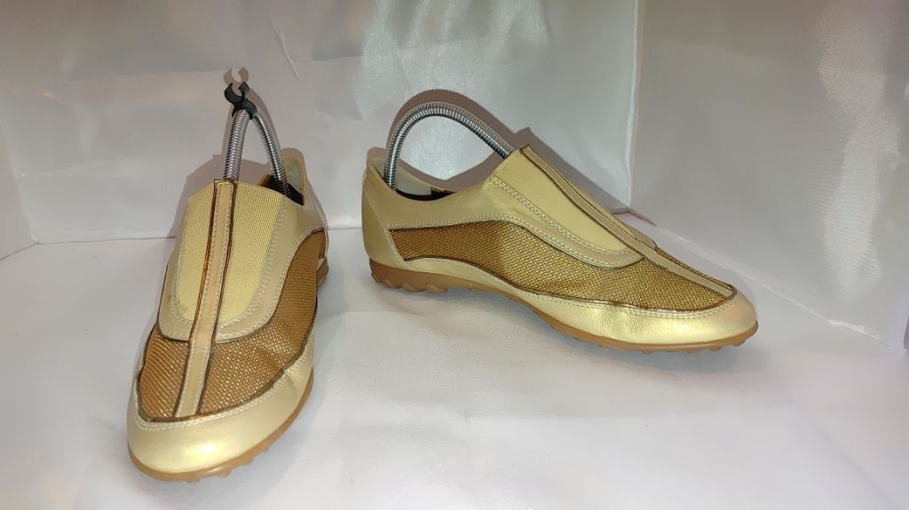 The Unbranded Brand Amalfi by Rangoni Metallic Gold Italian Sneakers Size 8.5B Size US 8.5 / IT 38.5 - 8 Thumbnail