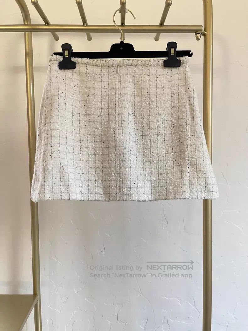 Chanel Chanel 25a Hangzhou series popular white buckle skirt Size 42" / US 20 - 2 Thumbnail