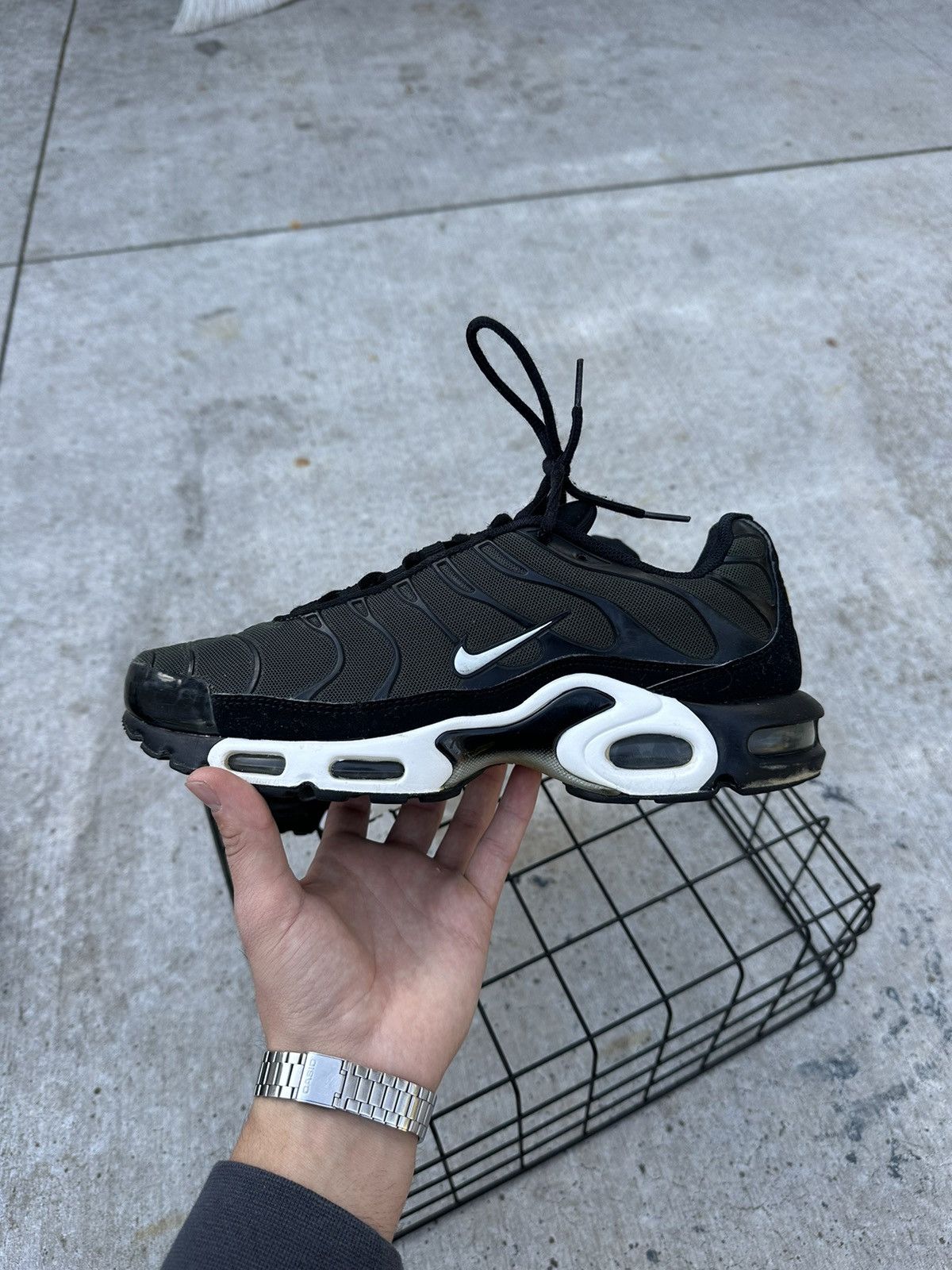 Nike tn black sequoia deals
