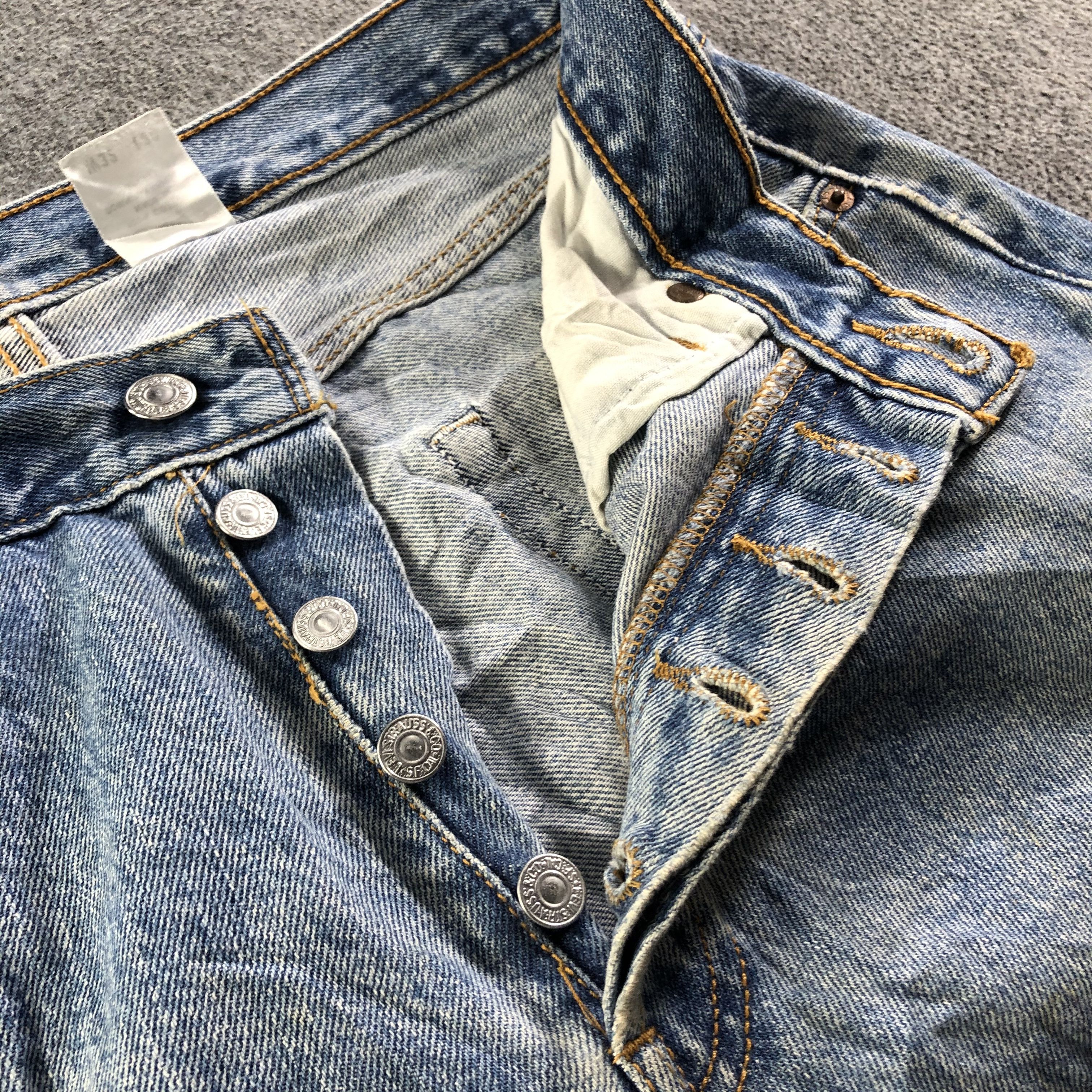 Levi's Vintage Blue Wash Levis 501 Jeans-J3608 Size US 33 - 9 Thumbnail