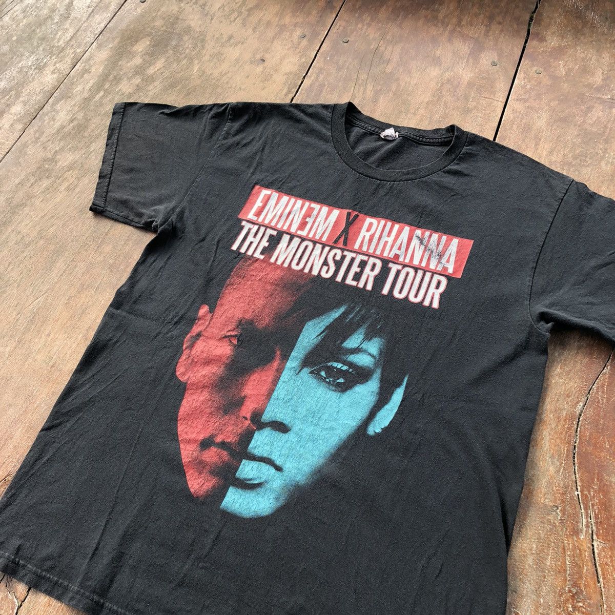 Eminem x Rihanna The Monster Tour Tシャツ Eminem & Rihanna The Monster Tour Vintage 2000s Tee from