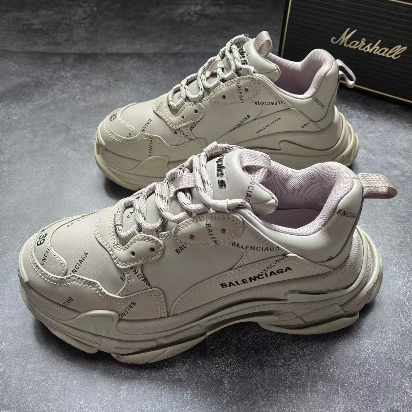 Balenciaga Balenciaga Gray Lowtop Sneakers S Men Size US 10 / EU 43 - 1 Thumbnail