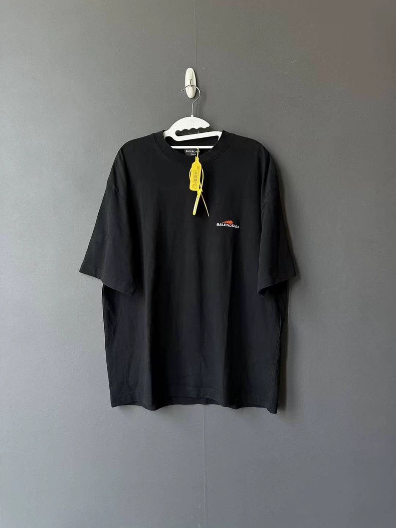 Balenciaga Balenciaga Embroidered front and back short sleeves Size US S / EU 44-46 / 1 - 1 Thumbnail
