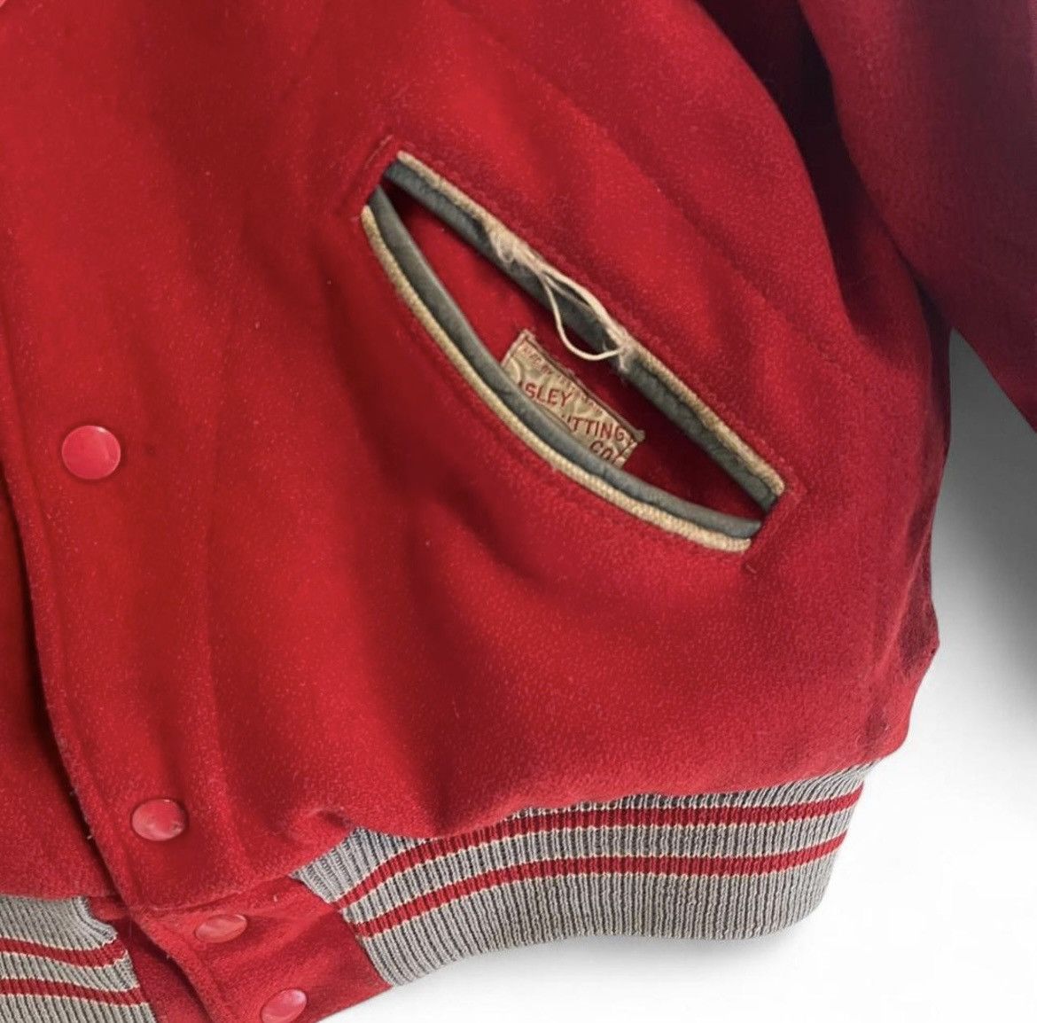 Vintage Vintage red and grey varsity jacket Size US S / EU 44-46 / 1 - 5 Thumbnail