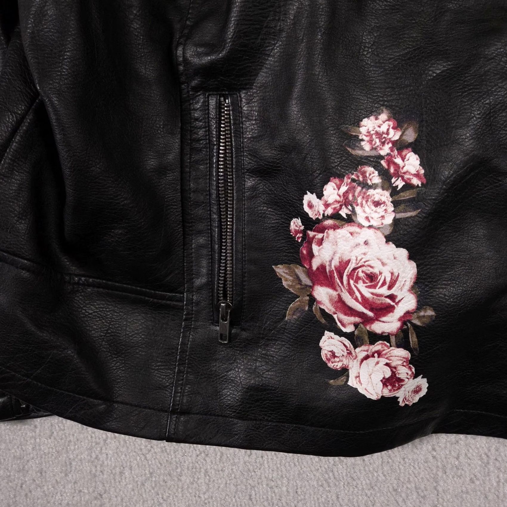 Vintage VINTAGE Roamans Jacket Womens 24W Black Faux Leather Floral Rose Moto Zip Plus Size Size 4XL / US 24-26 - 4 Thumbnail