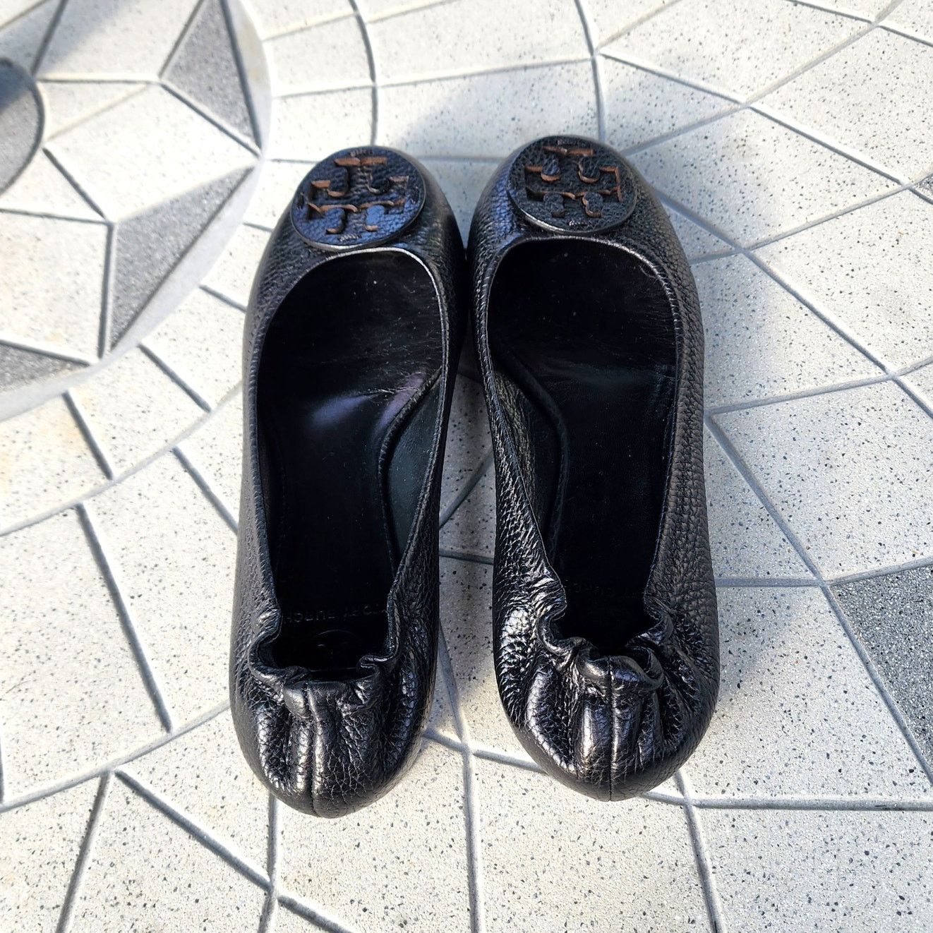 Tory Burch Tory Burch Reva Travel Leather Medallion Logo Ballet Flats Size US 7.5 / IT 37.5 - 3 Thumbnail