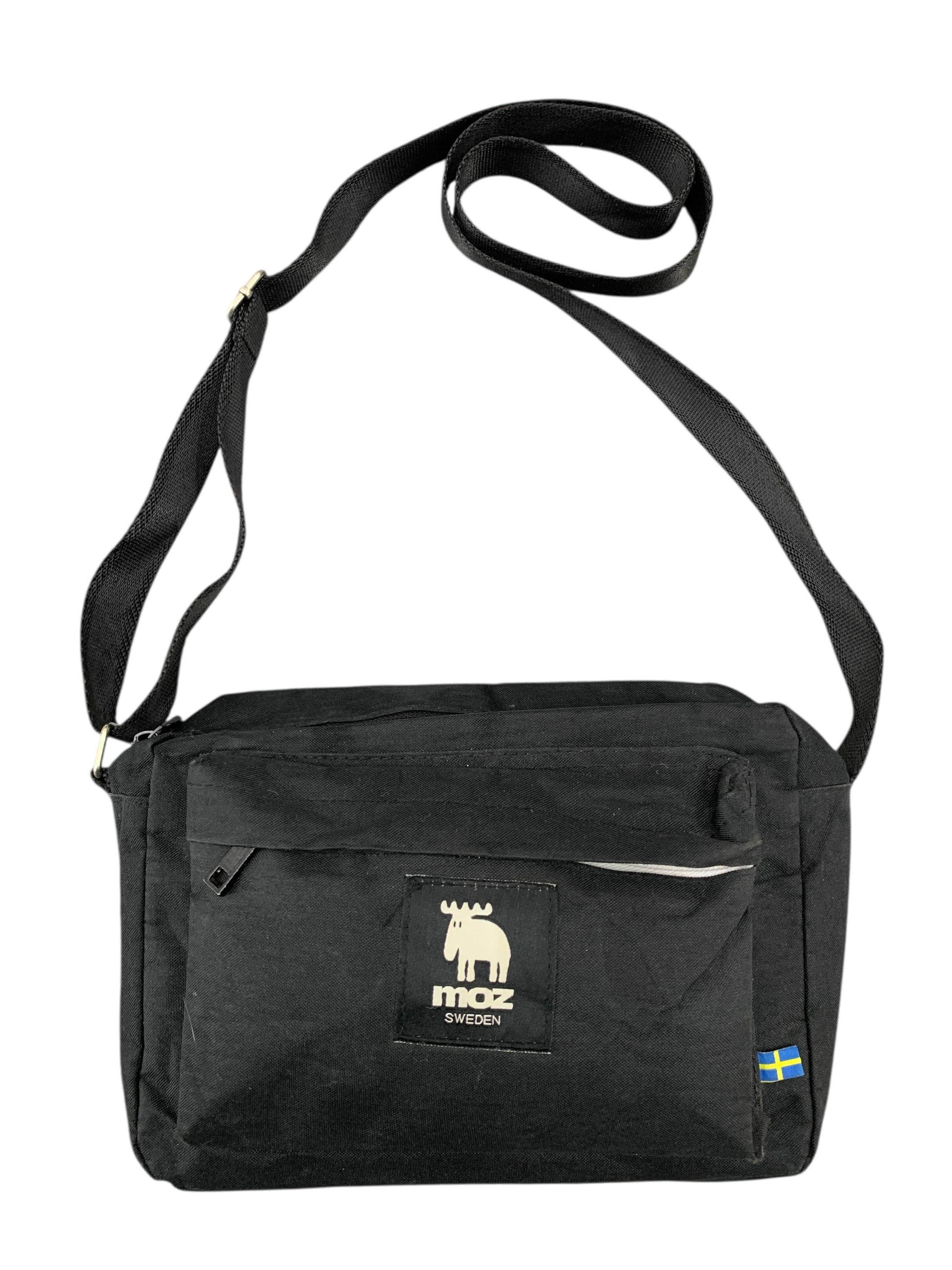Moz Sweden Sling Bag in Black, Men's