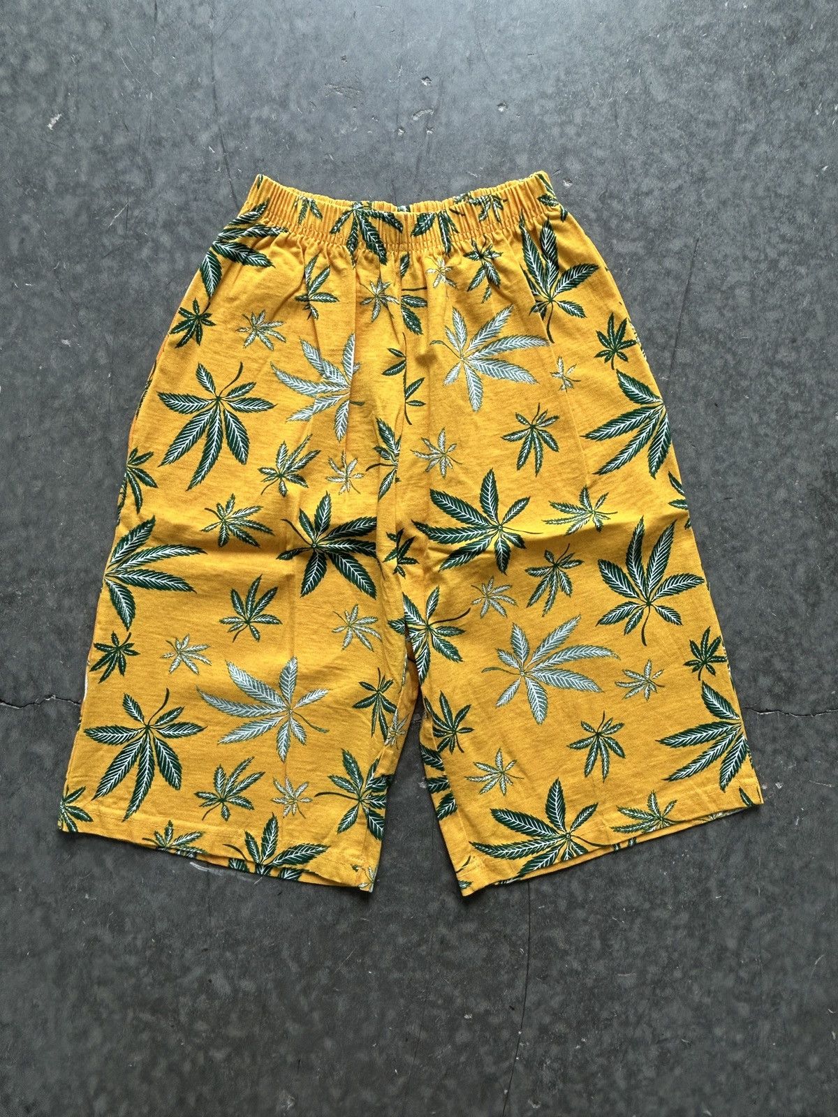 Vintage Vintage 90s Weed AOP Cotton Shorts Size US 29 - 1 Thumbnail
