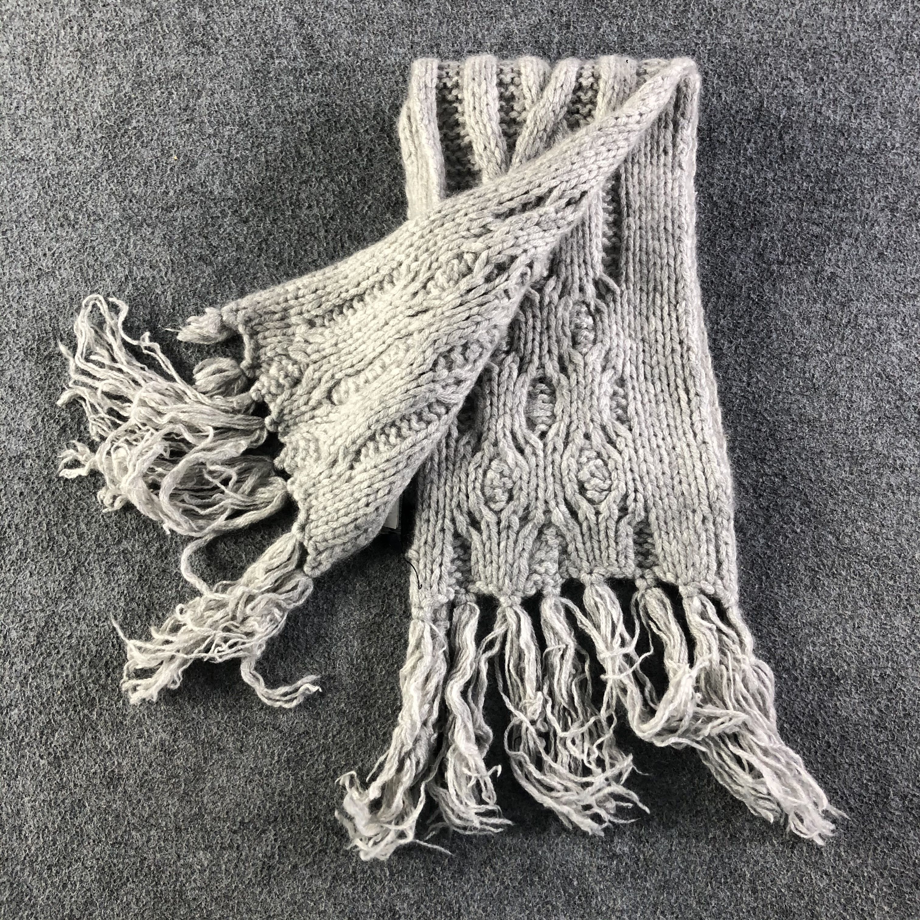 Banana Republic Banana Republic Cashmere Scarf / Muffler / Neckwear Size ONE SIZE - 4 Thumbnail