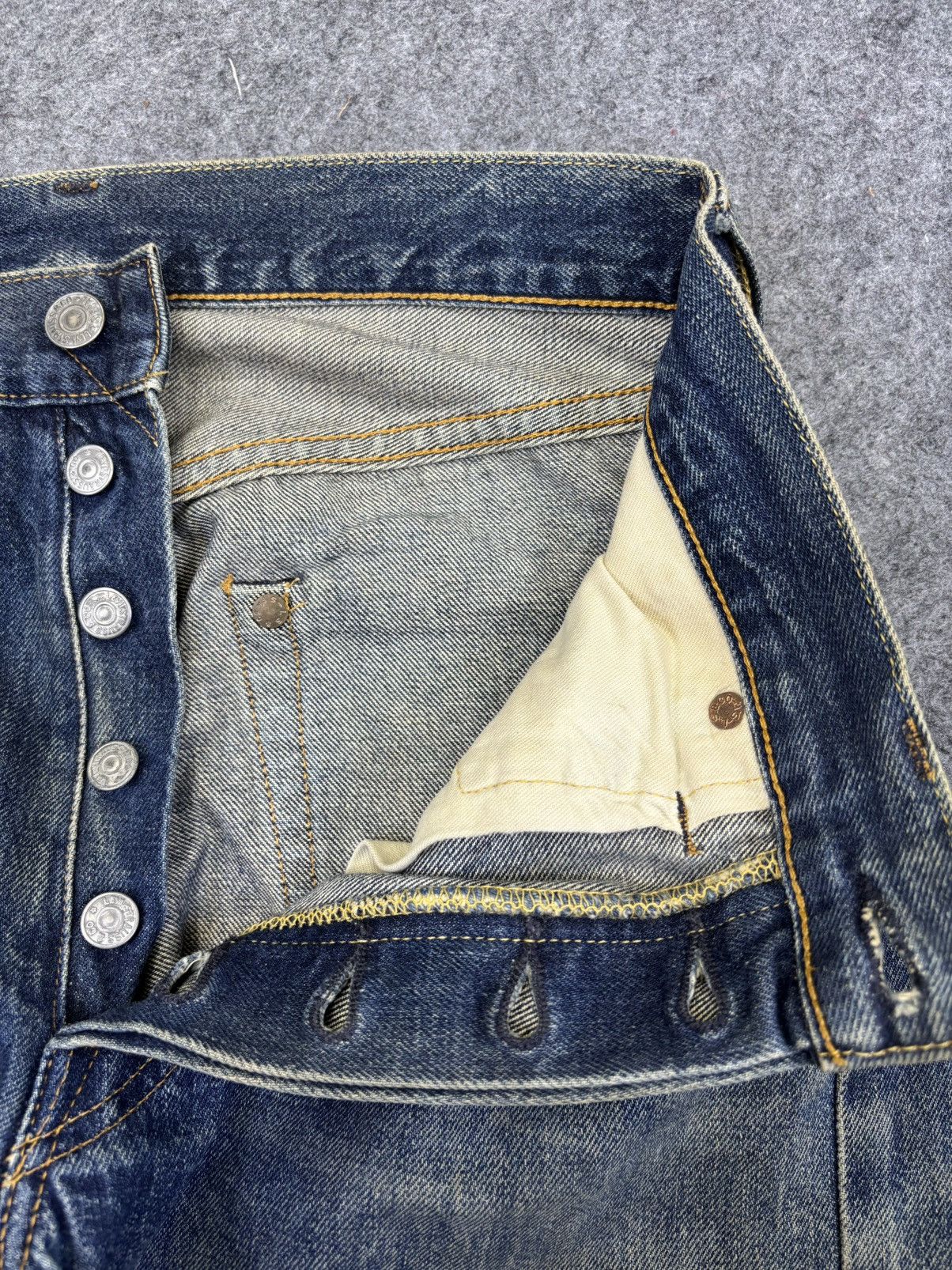 Levi's 💥Thrashed💥Vintage 90s Levis Big E 501XX Denim Selvedge F929 Size US 28 / EU 44 - 11 Thumbnail