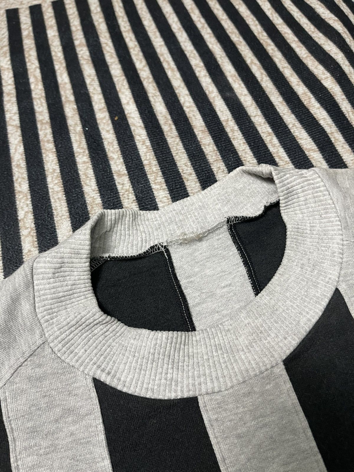 Adidas 90s ADIDAS BIG LOGO SPELLOUT STRIPES SWEATSHIRT Size US XL / EU 56 / 4 - 7 Thumbnail