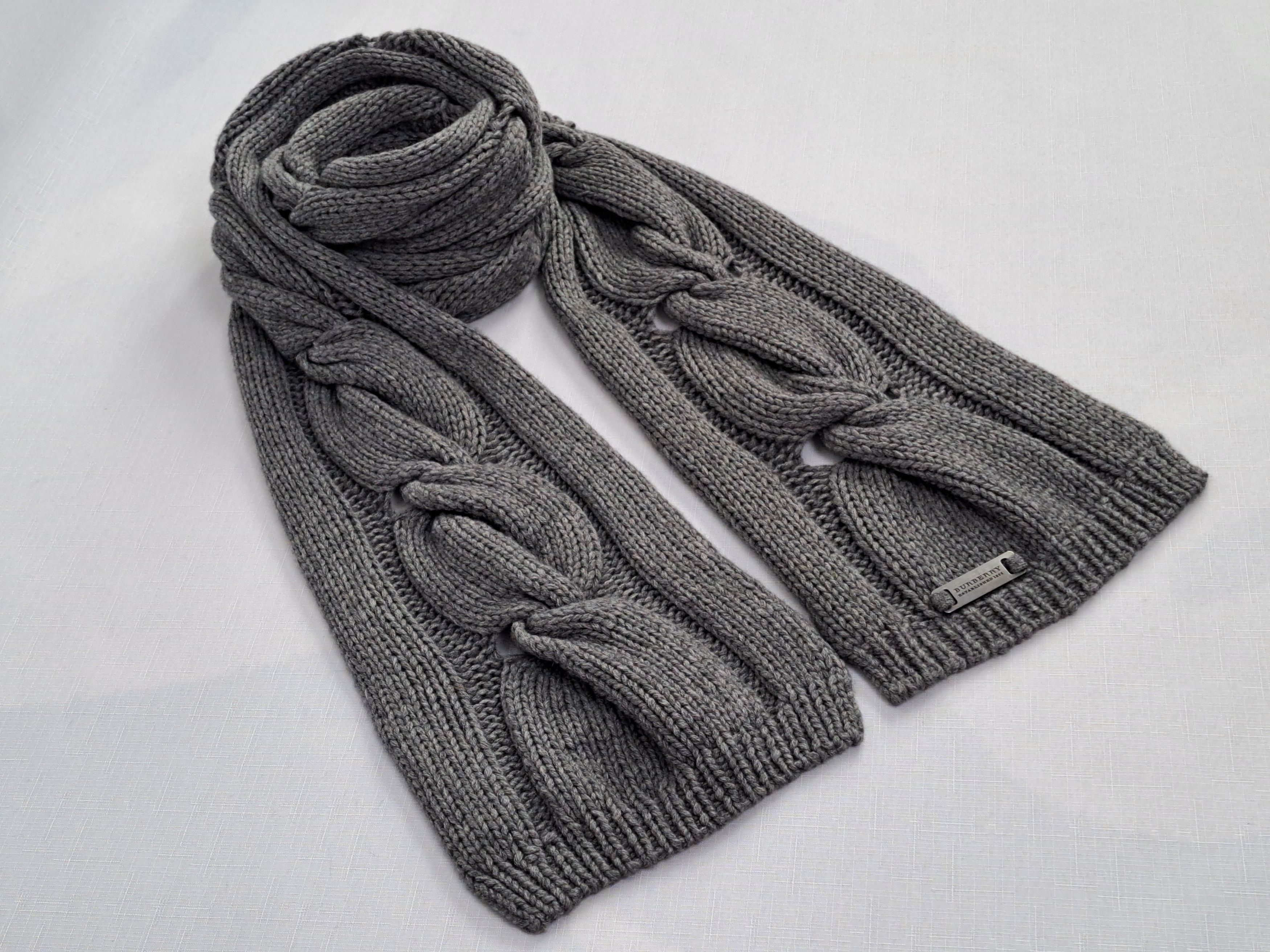 BURBERRY cable knit wool/cashmere long scarf.