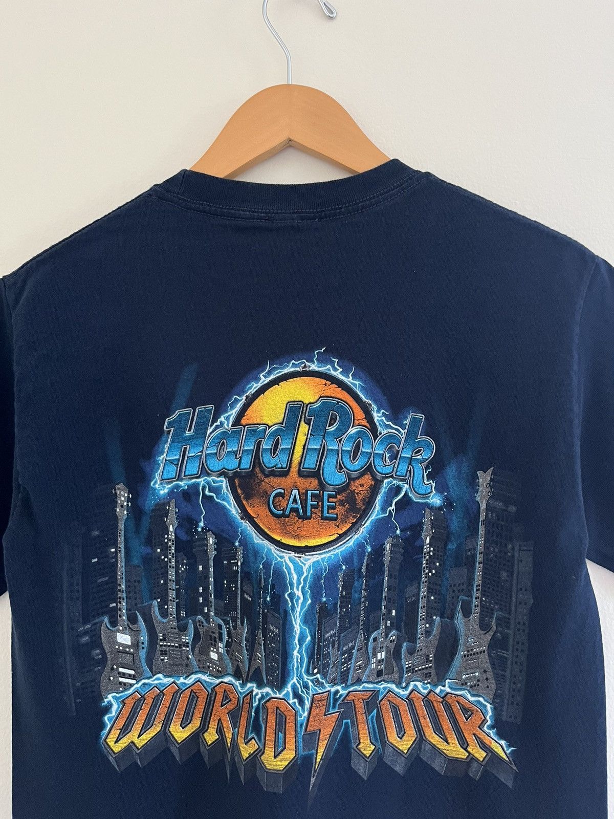 Hard Rock Cafe VINTAGE 00’S HARD ROCK CAFE WORLD TOUR T-SHIRT Size US S / EU 44-46 / 1 - 2 Thumbnail