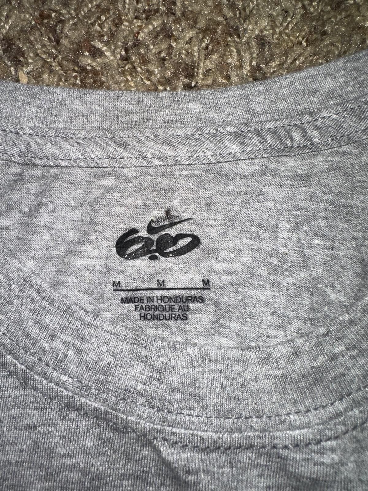 Nike Rare Nike Men’s 6.0 Crossed Wheat Stalks Emblem Grey/Light Blue T-Shirt Vintage Size US M / EU 48-50 / 2 - 3 Thumbnail