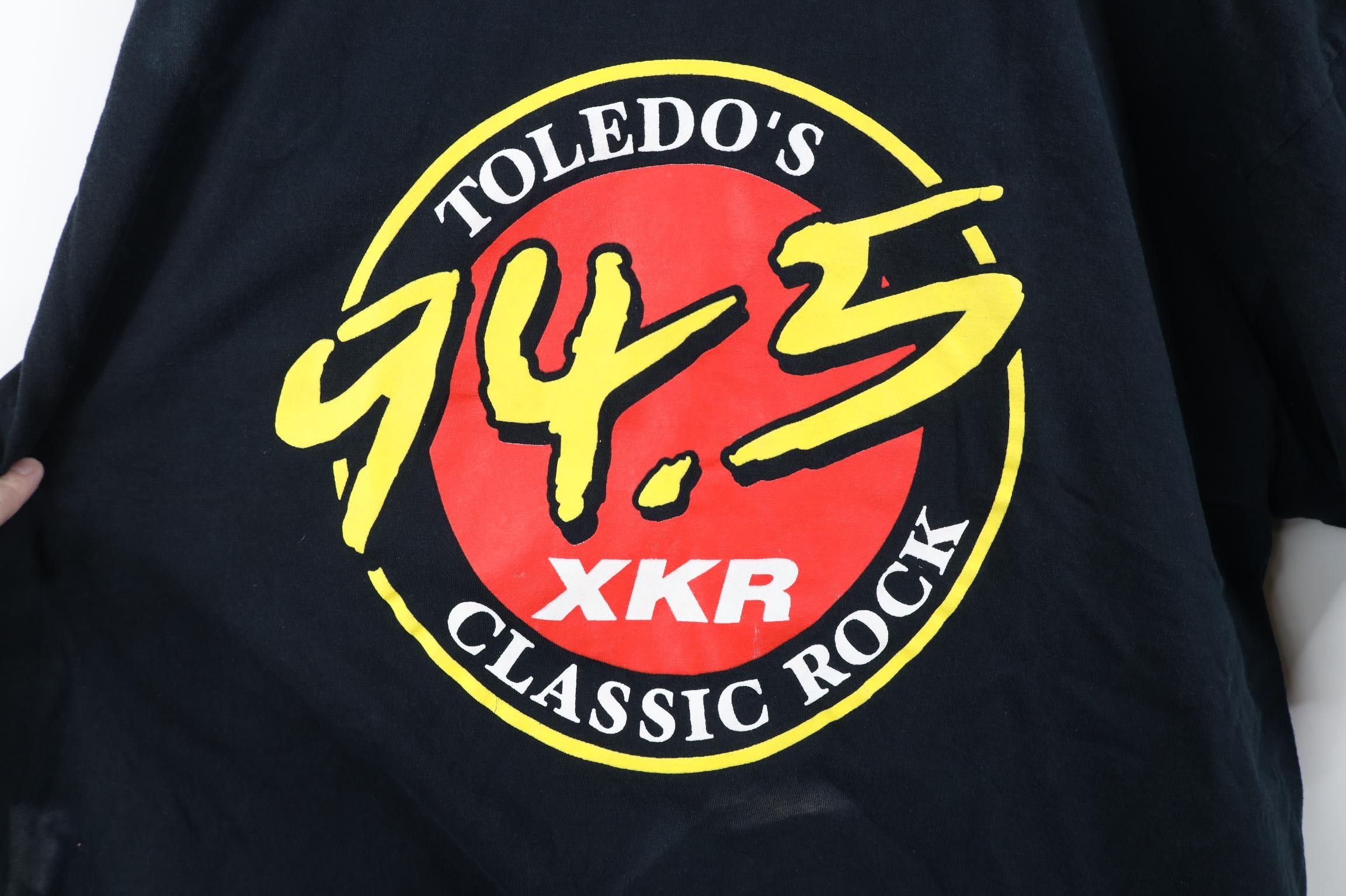 Vintage Vintage 90s Y2K 94.5 XKR Toledo's Classic Rock Radio T-Shirt Size US XXL / EU 58 / 5 - 4 Thumbnail