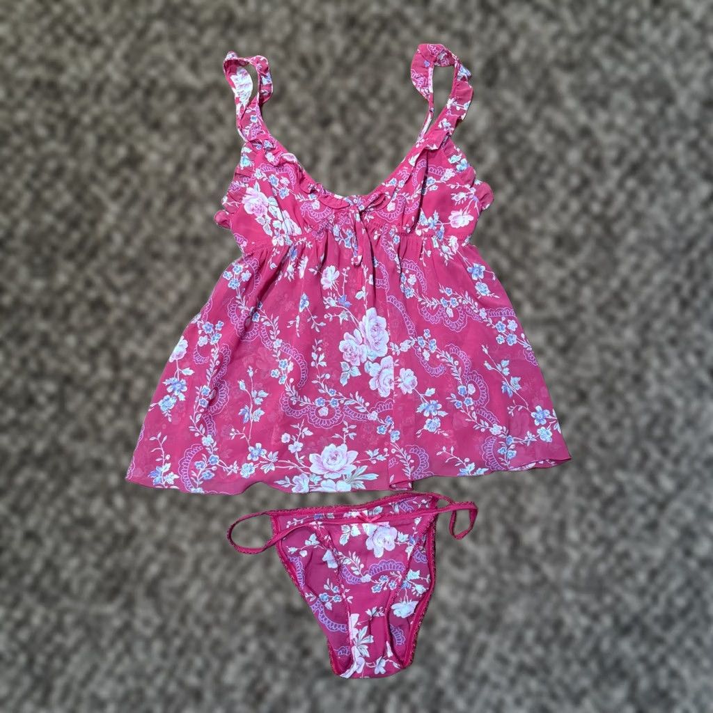Victoria's Secret VINTAGE Victoria's Secret Set Lingerie Top Small Floral Thong 2 Piece Tank RR8 Shirt Womens Red Christmas? Size S / US 4 / IT 40 - 1 Thumbnail