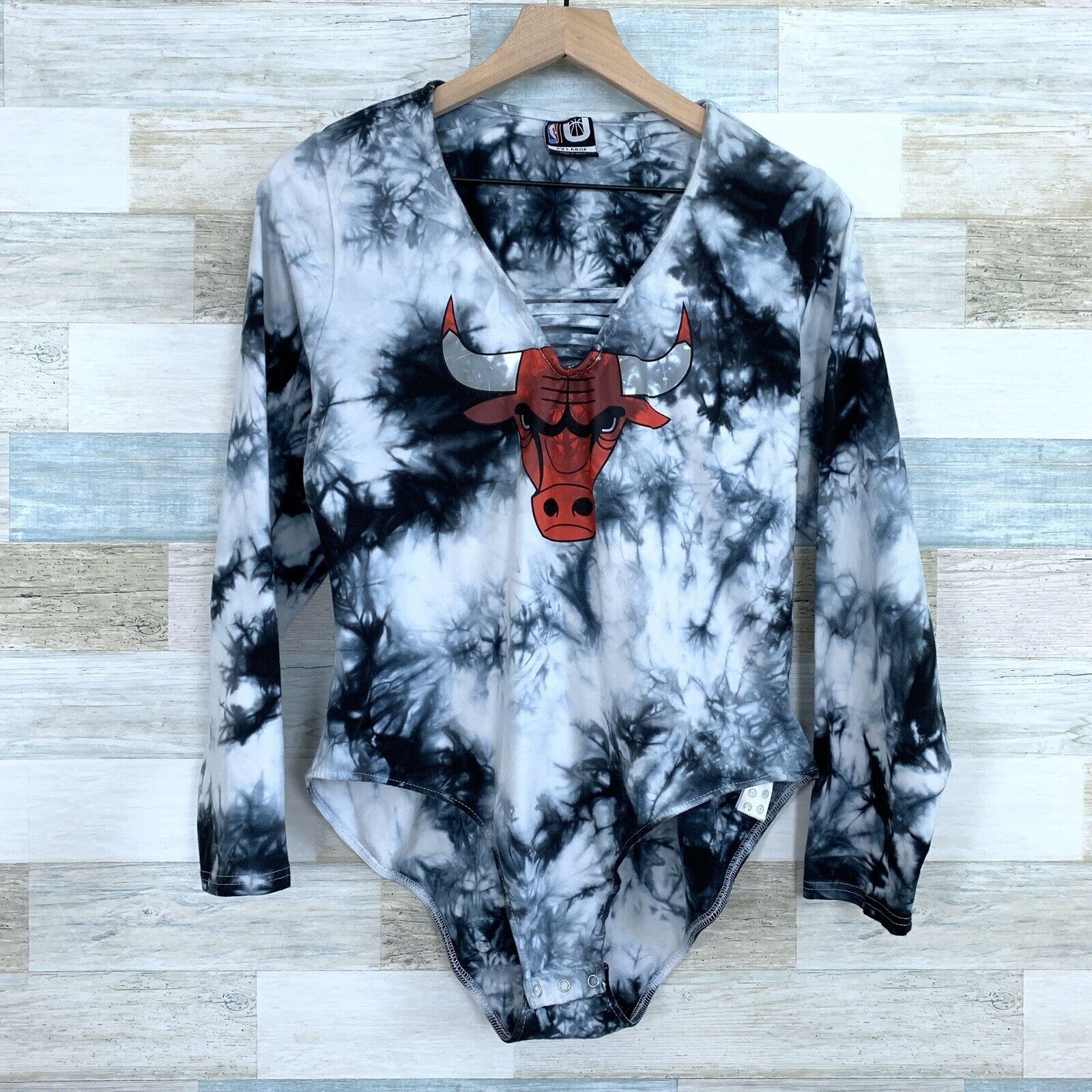 NBA NBA Chicago Bulls Tie Dye Bodysuit V Neck Black Gray Red 2X Size XXL / US 16-18 / IT 52-54 - 1 Thumbnail