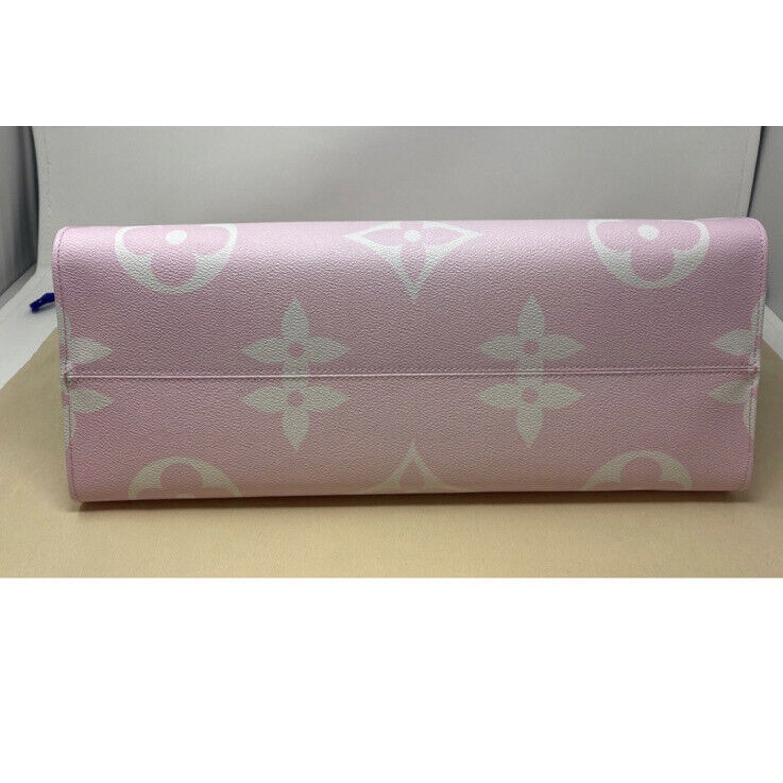 Louis Vuitton Louis Vuitton OnTheGo GM Escale Capri Limited Edition 🦄 Size ONE SIZE - 8 Thumbnail