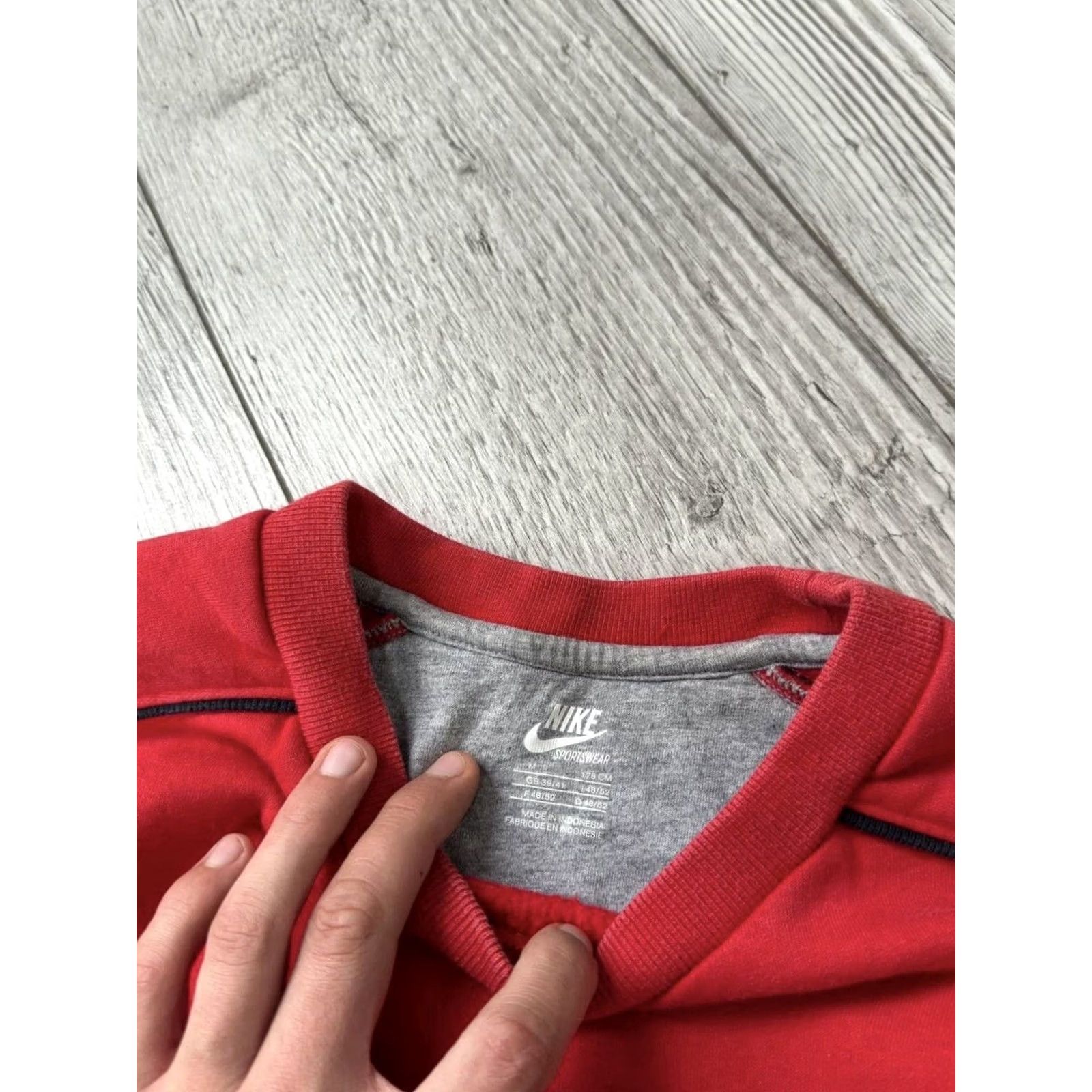 Nike VINTAGE Nike Big Logo Red Sweatshirt Mens M Sweatshirt Logo 90s Retro Sports Pullover Red Nike Shirt Size US M / EU 48-50 / 2 - 6 Thumbnail