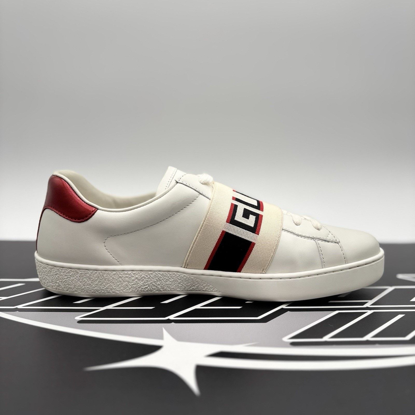 Gucci Gucci Ace Gucci Stripe ‘ White, Red ‘ | GREAT CONDITION! Size US 8 / EU 41 - 13 Thumbnail